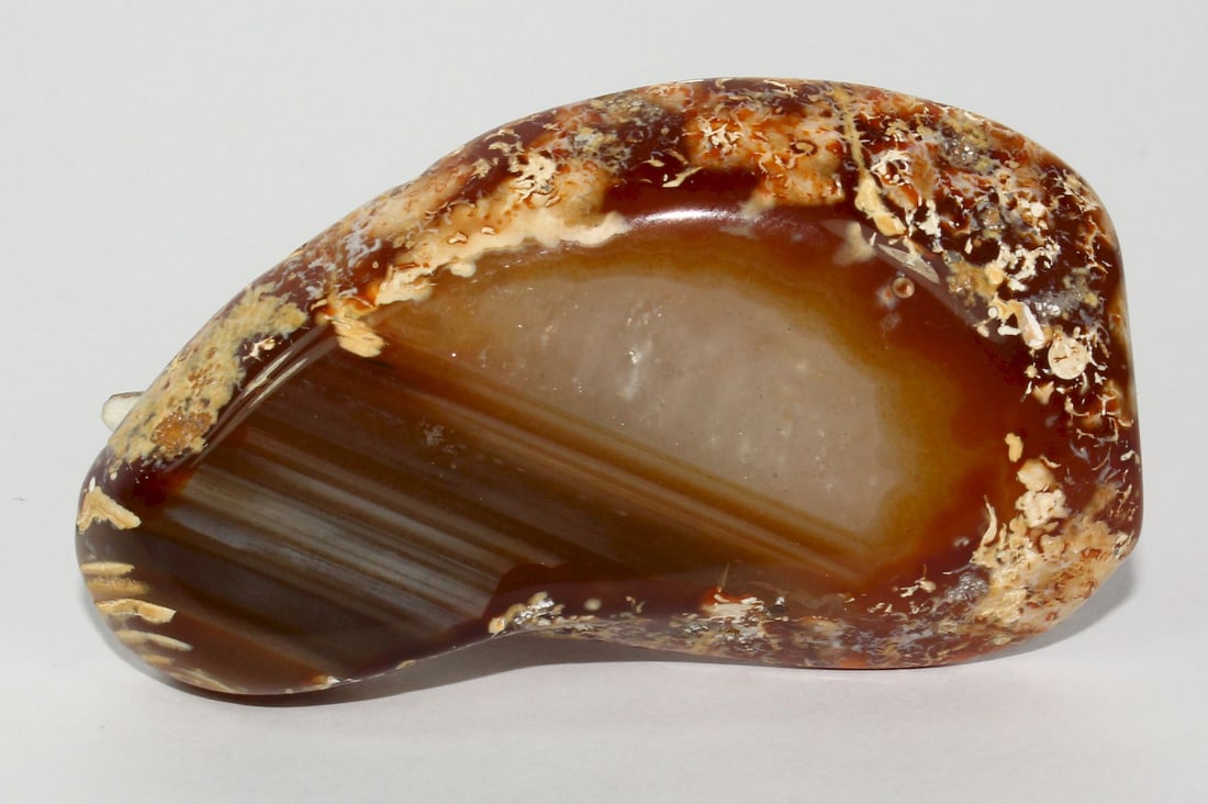 Small Kangaroo figure afixed atop an Agate Base - 3