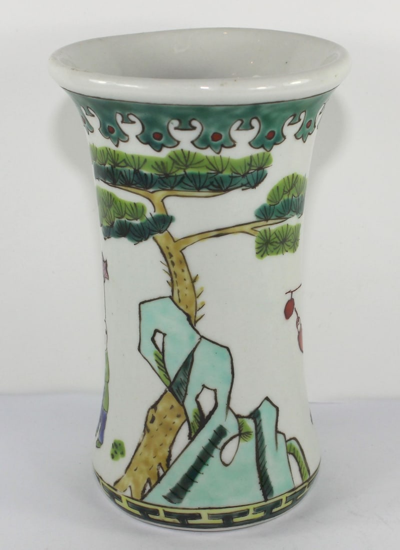 Chinese Hand-painted Vase decorated with Kite-flying Children - 2