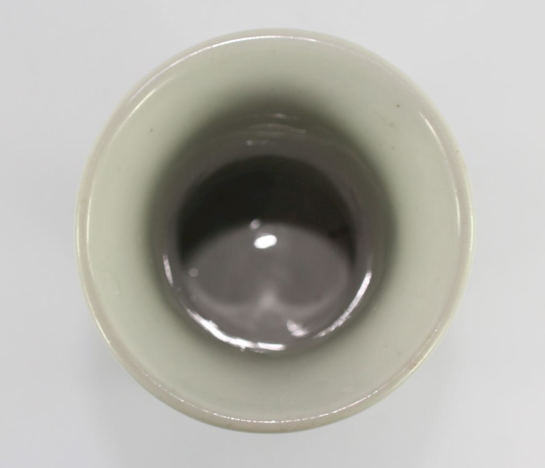 Chinese Hand-painted Vase decorated with Kite-flying Children - 4