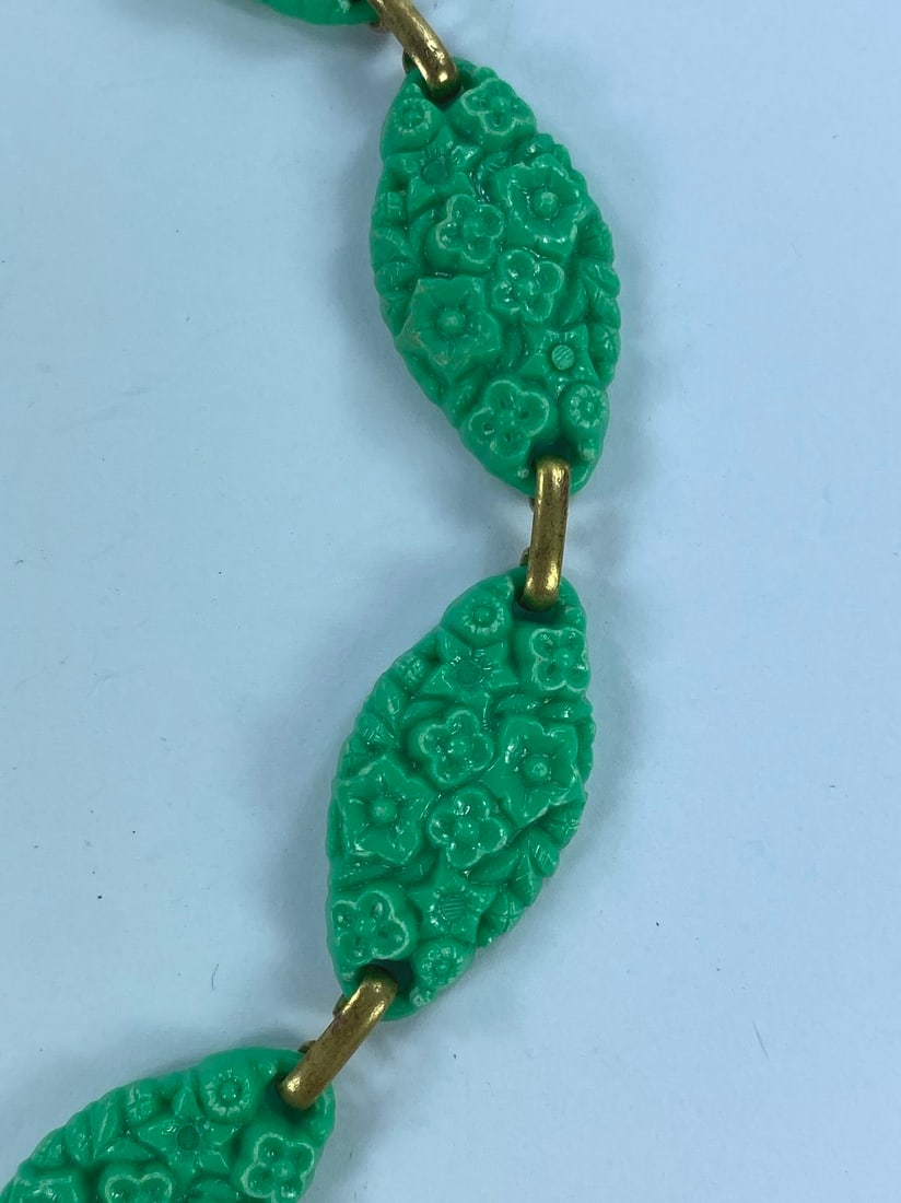 Vintage Green Floral Motif Bakelite Choker Necklace - 3