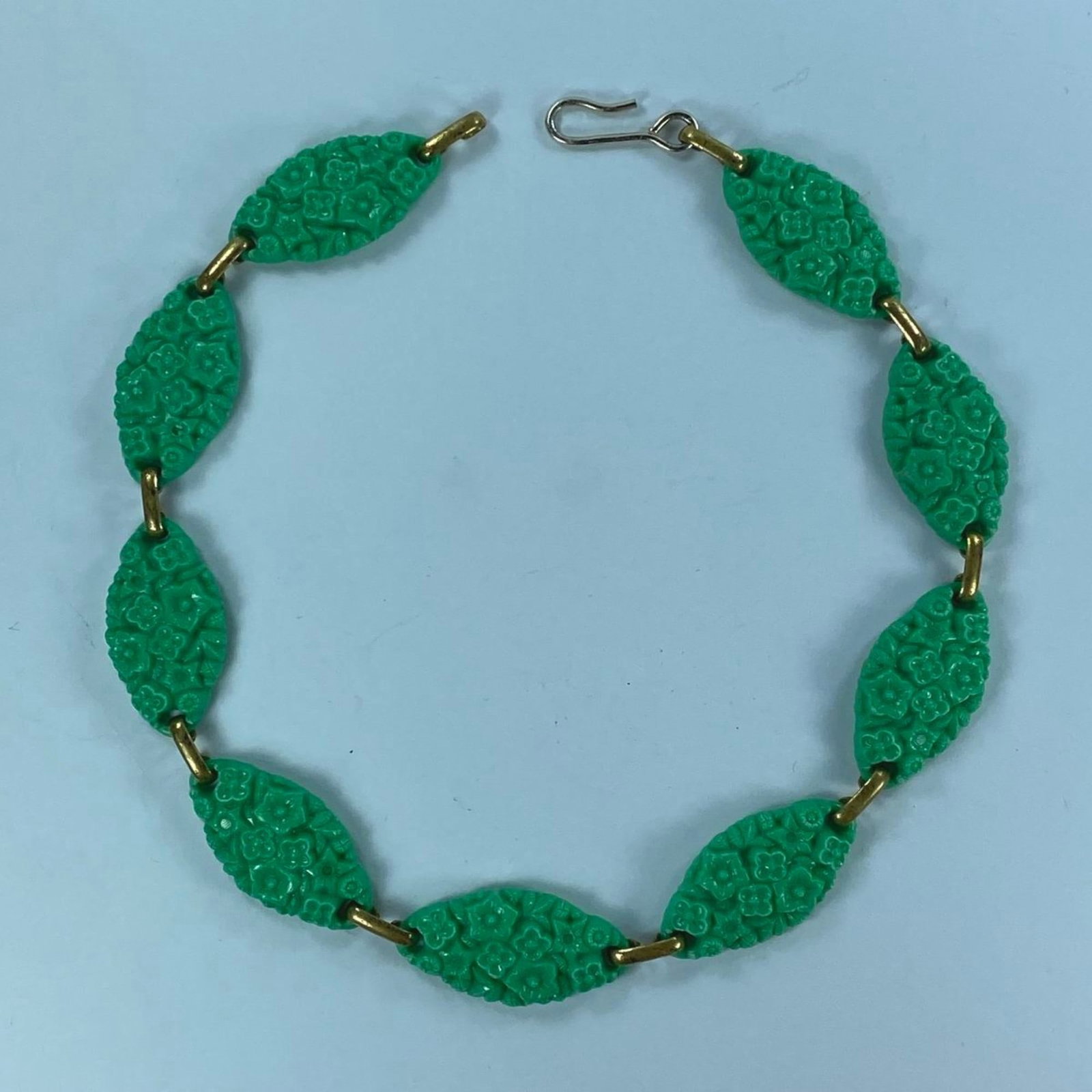 Vintage Green Floral Motif Bakelite Choker Necklace - 4