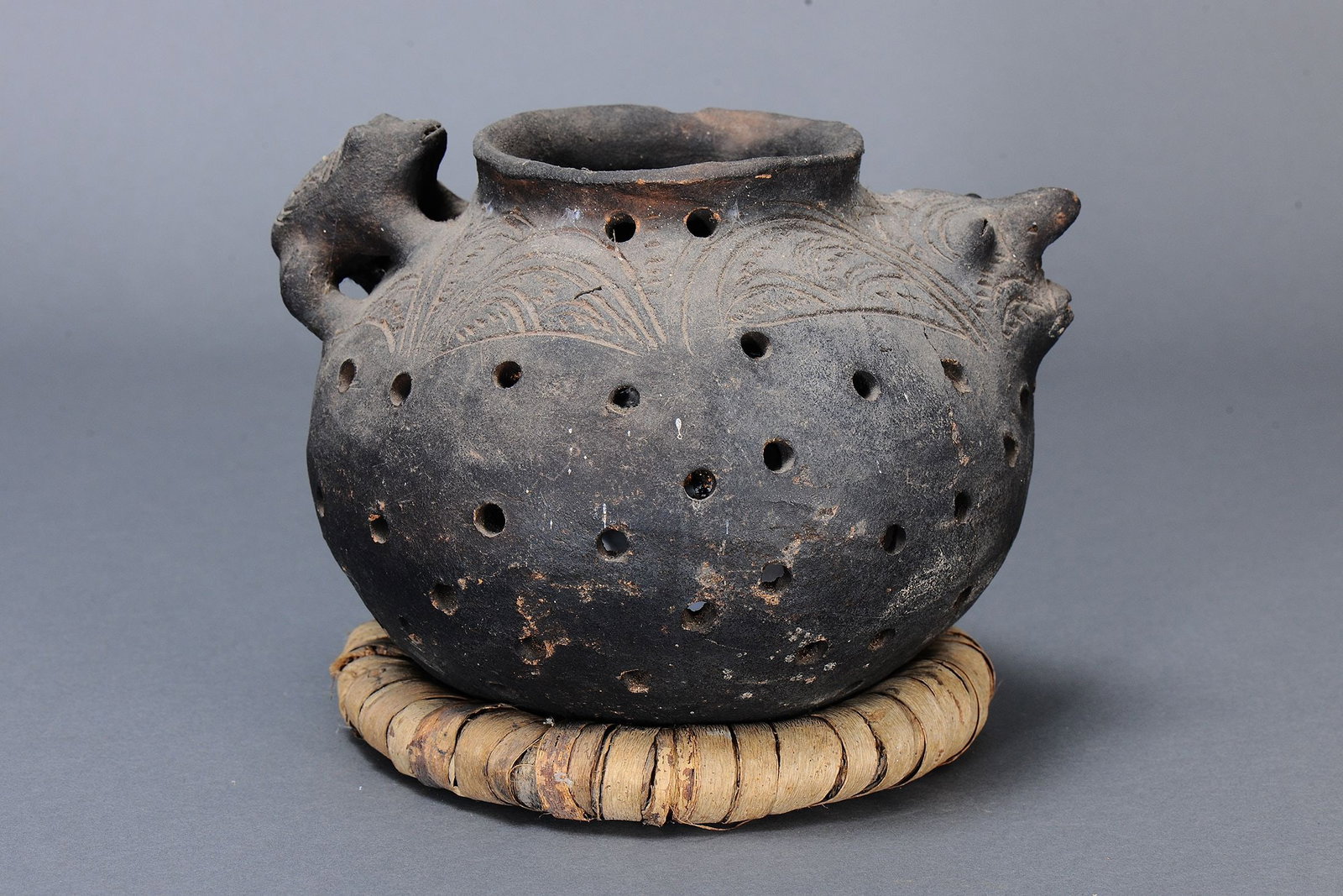 RARE FINE EARLY SMOKING POTTERY VESSEL, DIMERI VILLAGE, LOWER SEPIK RIVER, PAPUA NEW GUINEA - 2