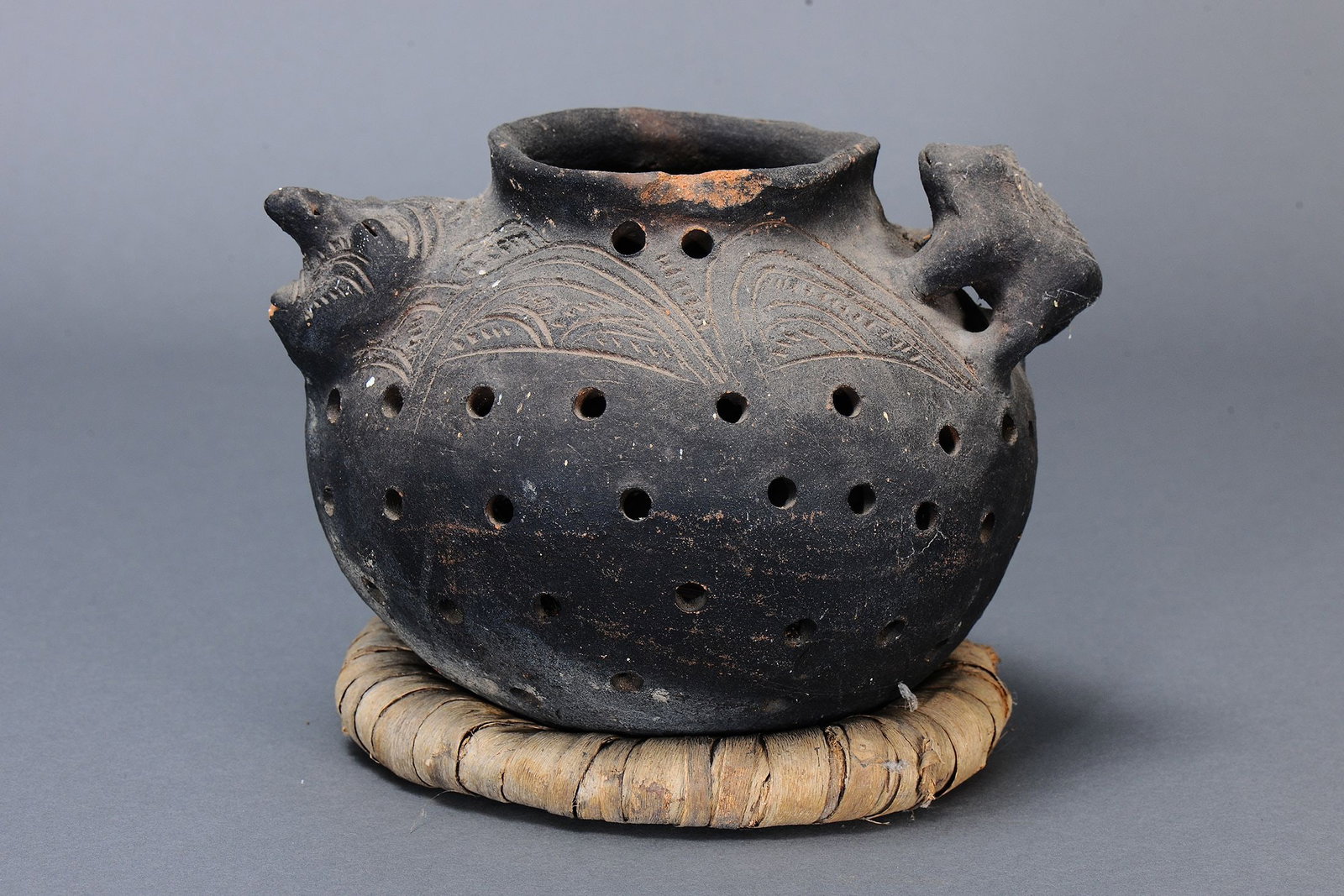 RARE FINE EARLY SMOKING POTTERY VESSEL, DIMERI VILLAGE, LOWER SEPIK RIVER, PAPUA NEW GUINEA - 3