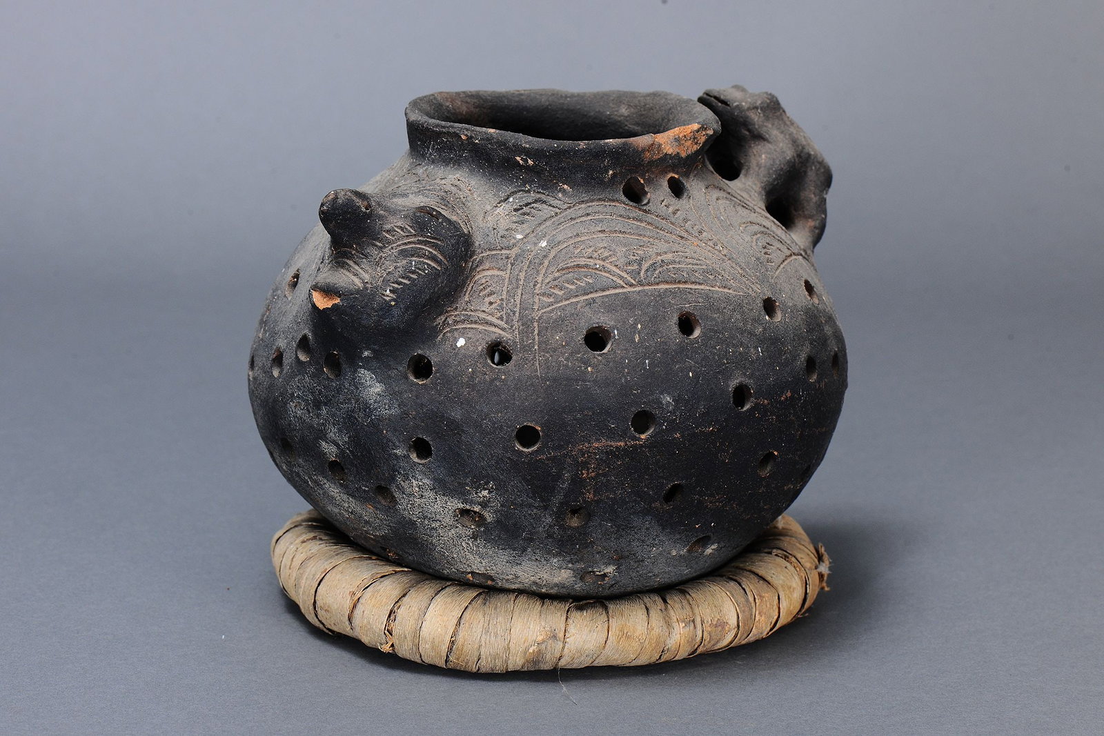 RARE FINE EARLY SMOKING POTTERY VESSEL, DIMERI VILLAGE, LOWER SEPIK RIVER, PAPUA NEW GUINEA - 5