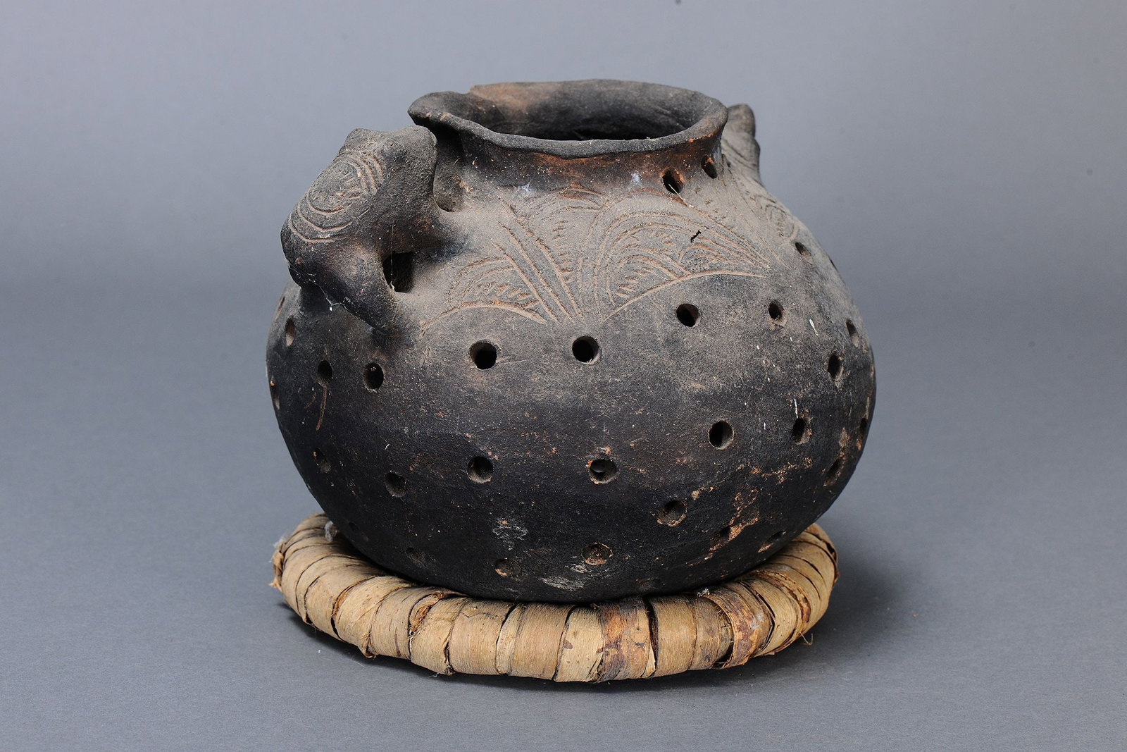 RARE FINE EARLY SMOKING POTTERY VESSEL, DIMERI VILLAGE, LOWER SEPIK RIVER, PAPUA NEW GUINEA - 6