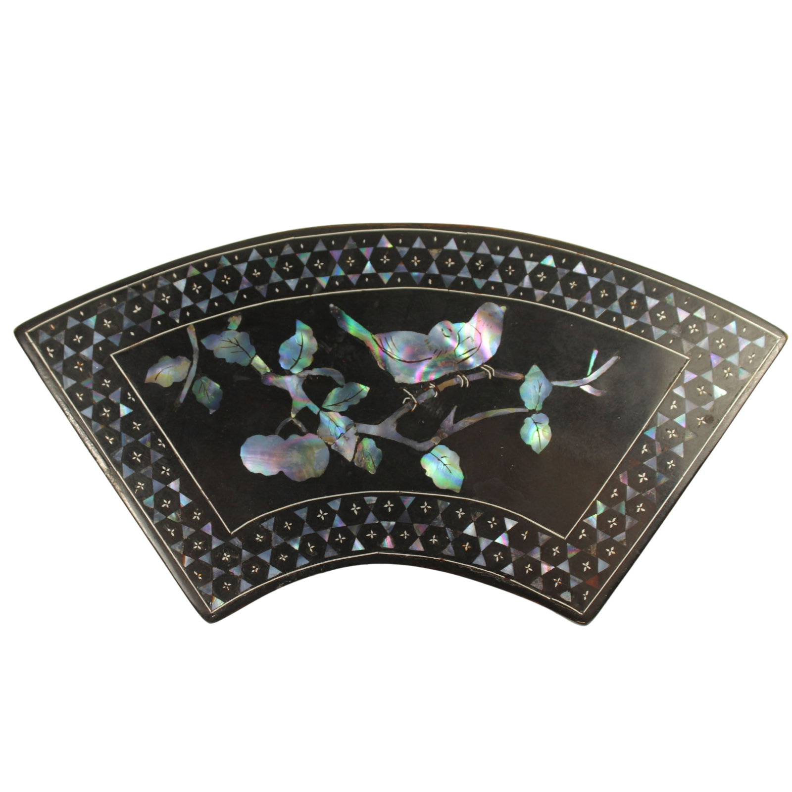 Chinese Lacquer Box with Bird Decoration crafted with Abalone Shell: . Size Length 14cm : Height 2.8cm Medium Decor & Accessories Exhibited Boxes, Woodenware