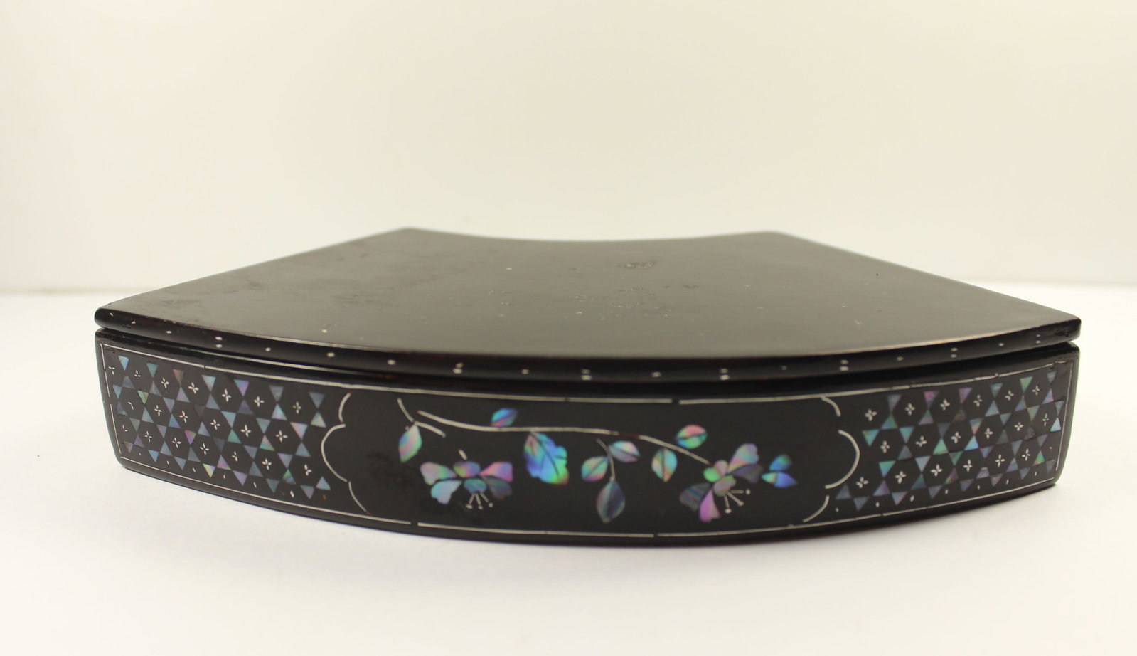 Chinese Lacquer Box with Bird Decoration crafted with Abalone Shell - 4