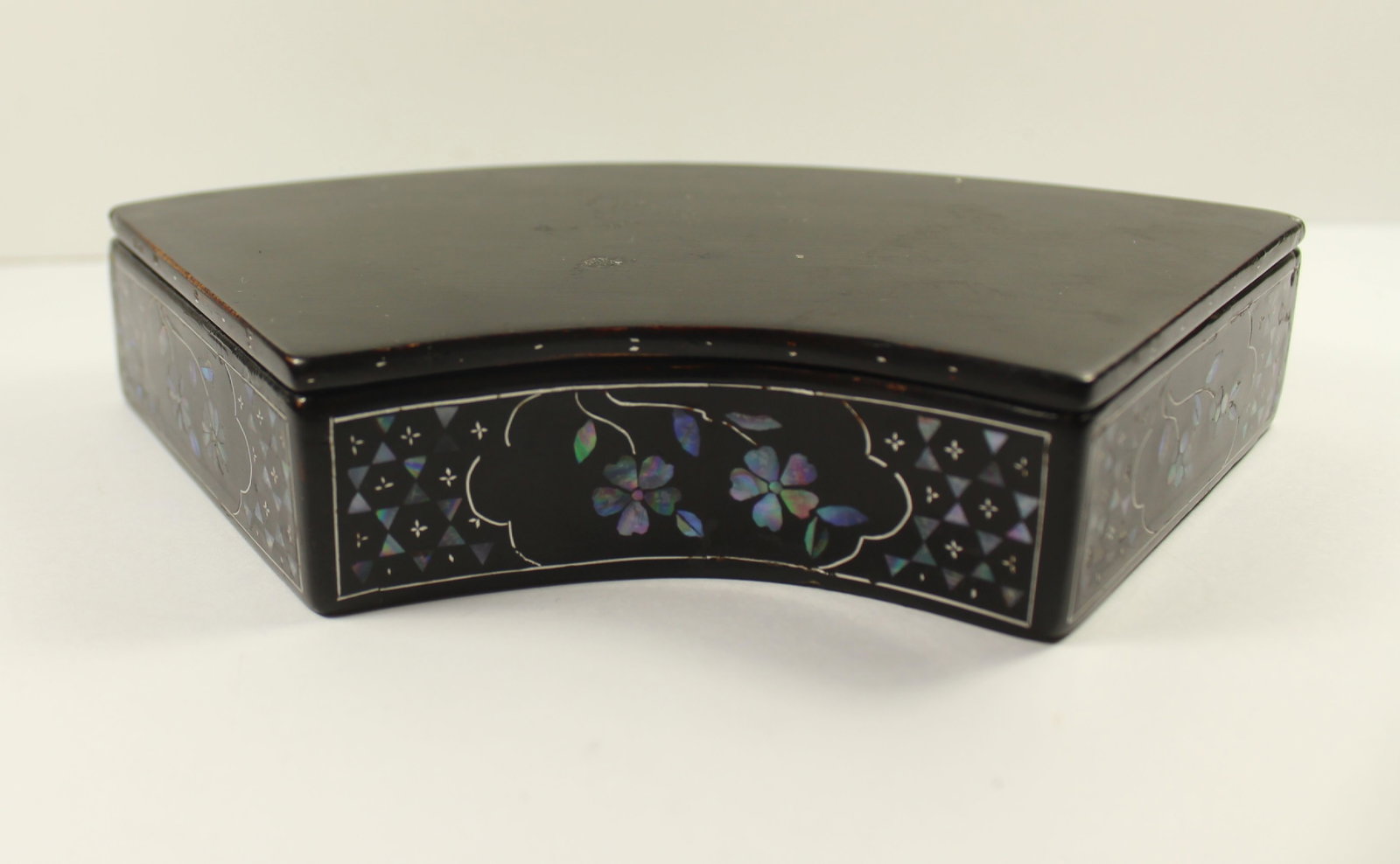 Chinese Lacquer Box with Bird Decoration crafted with Abalone Shell - 5