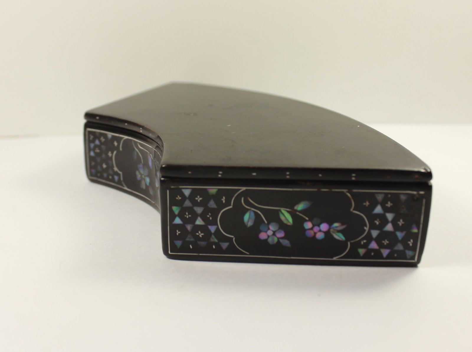 Chinese Lacquer Box with Bird Decoration crafted with Abalone Shell - 6