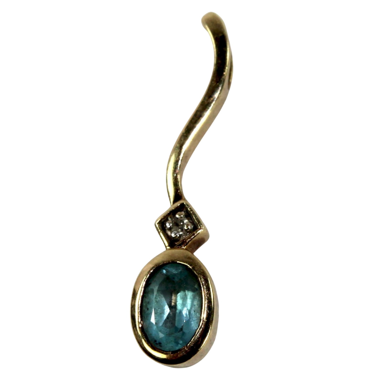 Small Aquamarine Pendant in 9ct Yellow Gold (1 of 3)