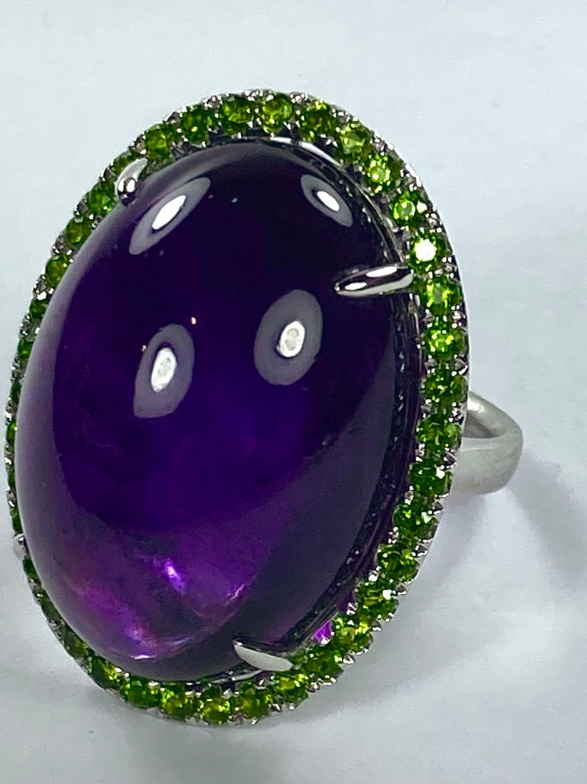 Impressive Amethyst Cocktail Ring surrounded by Tsavorite Garnets in 9ct White Gold - 2