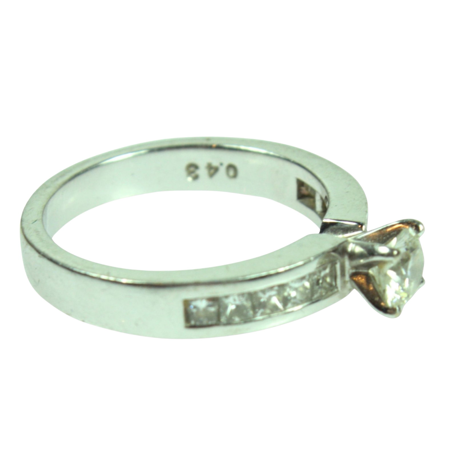 Modern Diamond Ring in 18ct White Gold: 40 point centre Diamond with 10 small Diamonds on Flanks Size Size M: Total Weight 5.52gms Medium Rings