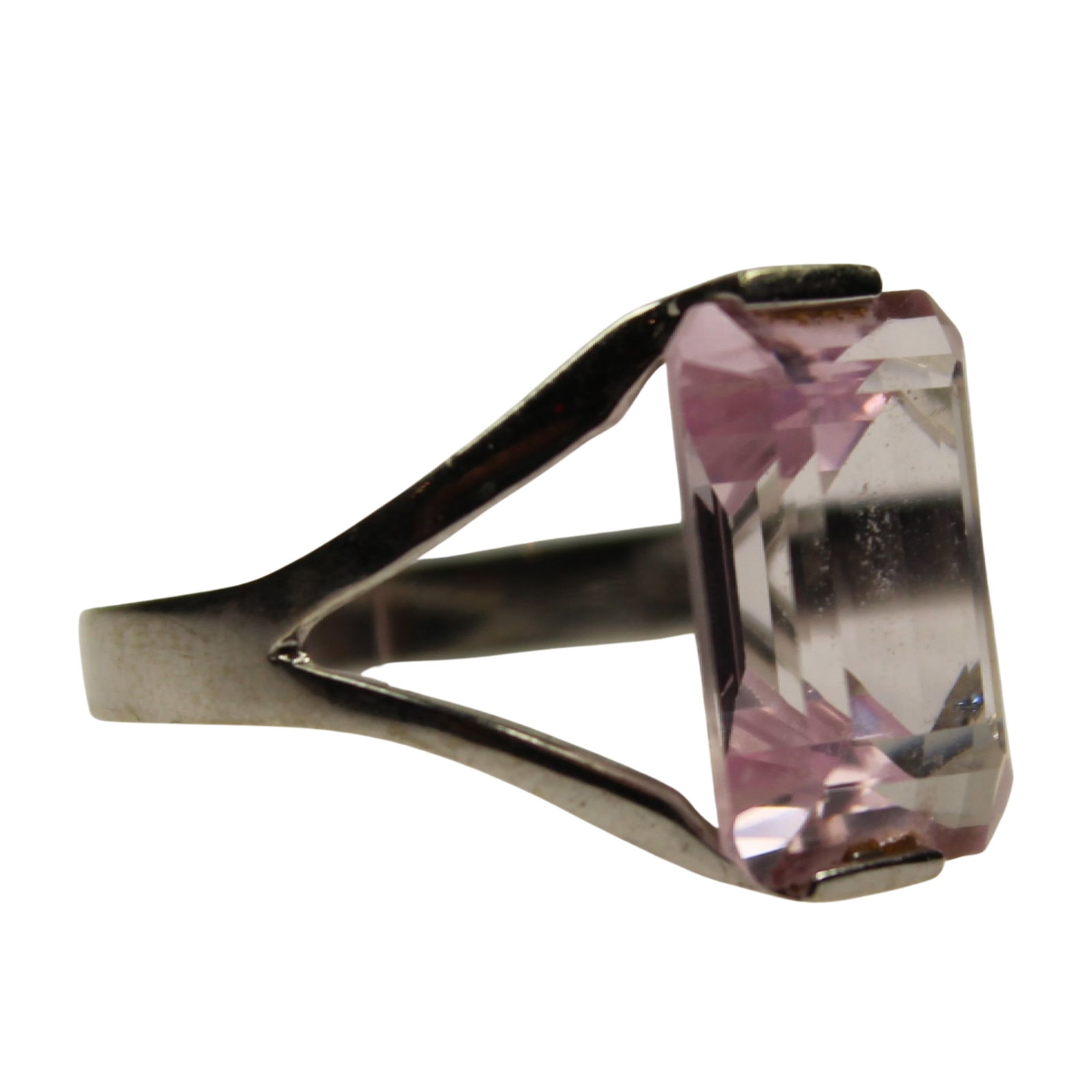 Emerald-cut Kunzite Ring in 18ct White Gold: . Size Size N : Total weight 3.90gms Medium Rings