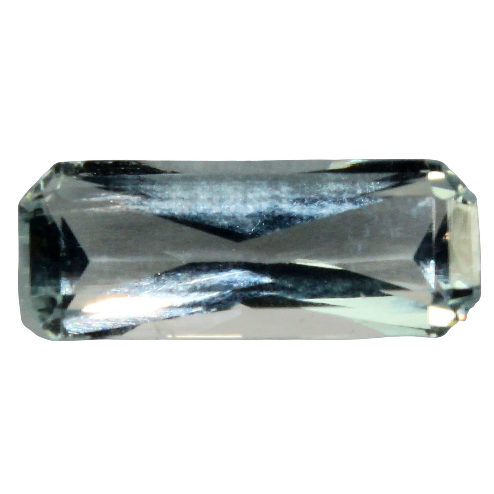 Lozenge-cut Aquamarine: Desirable Size Weight 3.6 carats Medium Loose Stones & Beads
