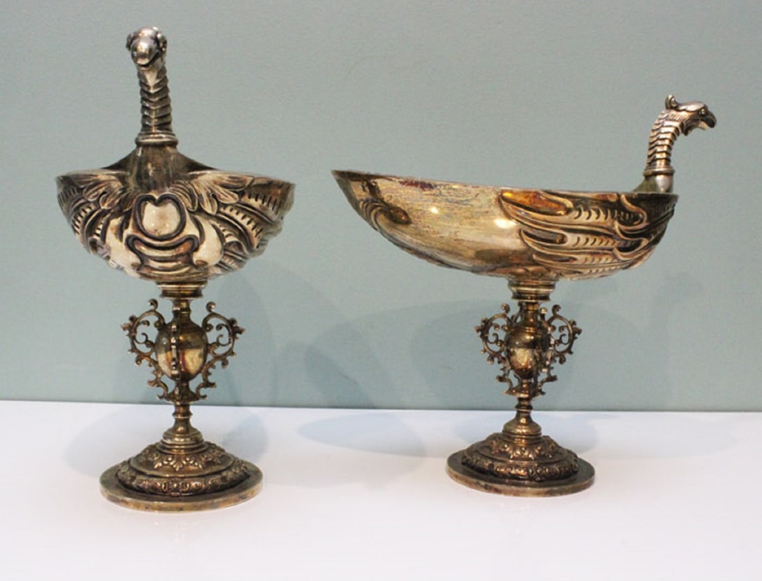 Sterling (925) Silver Urn with gilded interior with matching Silver Goblets in the form of Griffins - 3