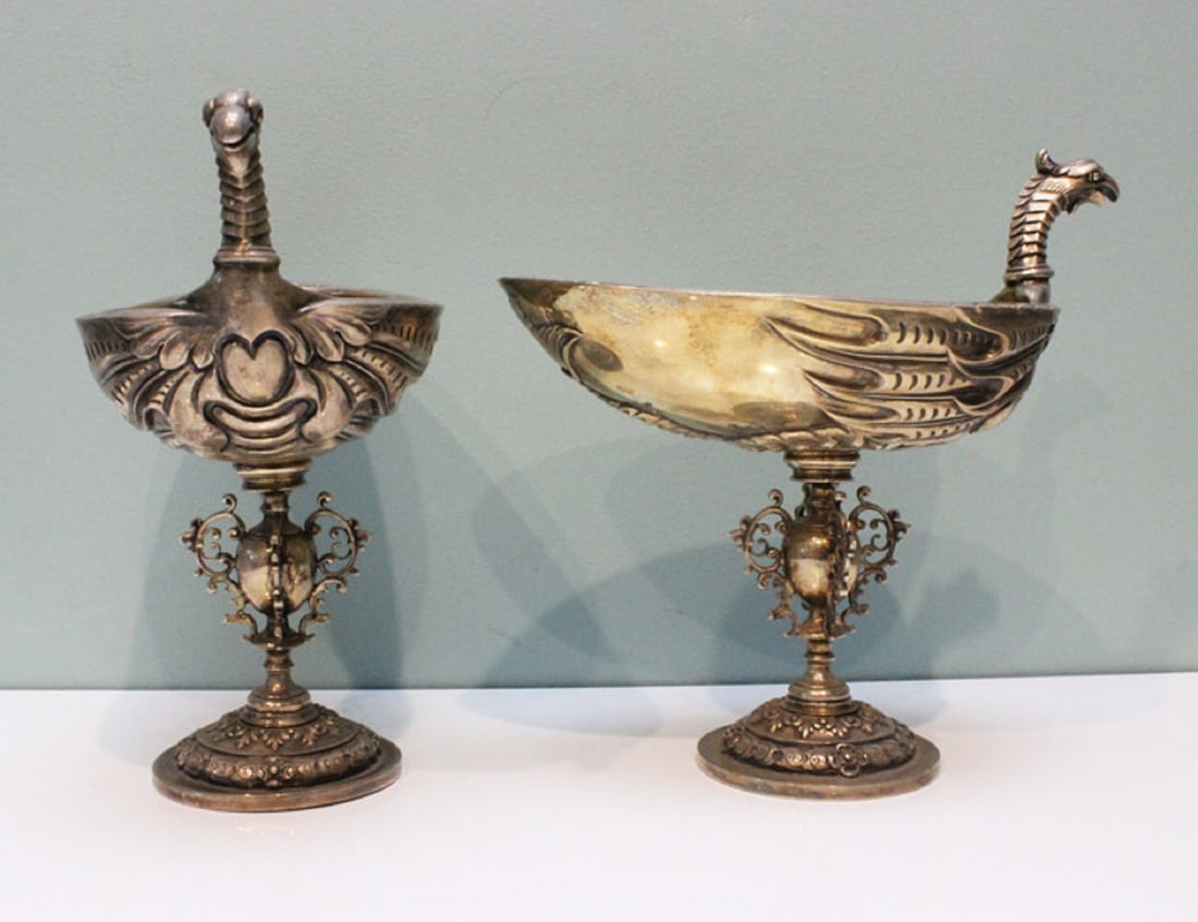 Sterling (925) Silver Urn with gilded interior with matching Silver Goblets in the form of Griffins - 4