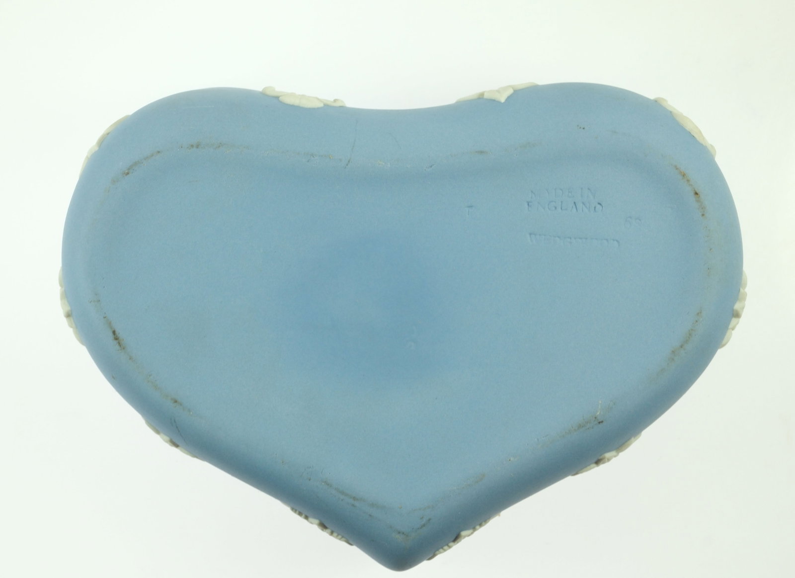 Wedgwood Blue Jasperware Heart-Shaped Lidded Box - 3