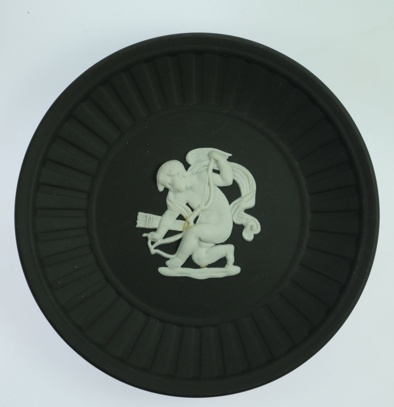 Wedgwood Basalt Jasperware Plates (Pair) - 2