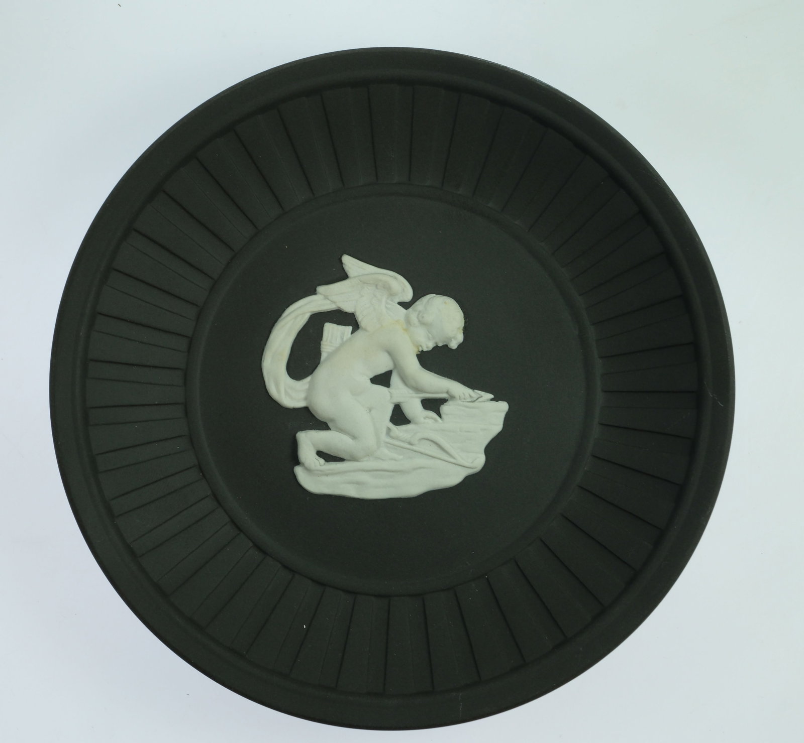 Wedgwood Basalt Jasperware Plates (Pair) - 4
