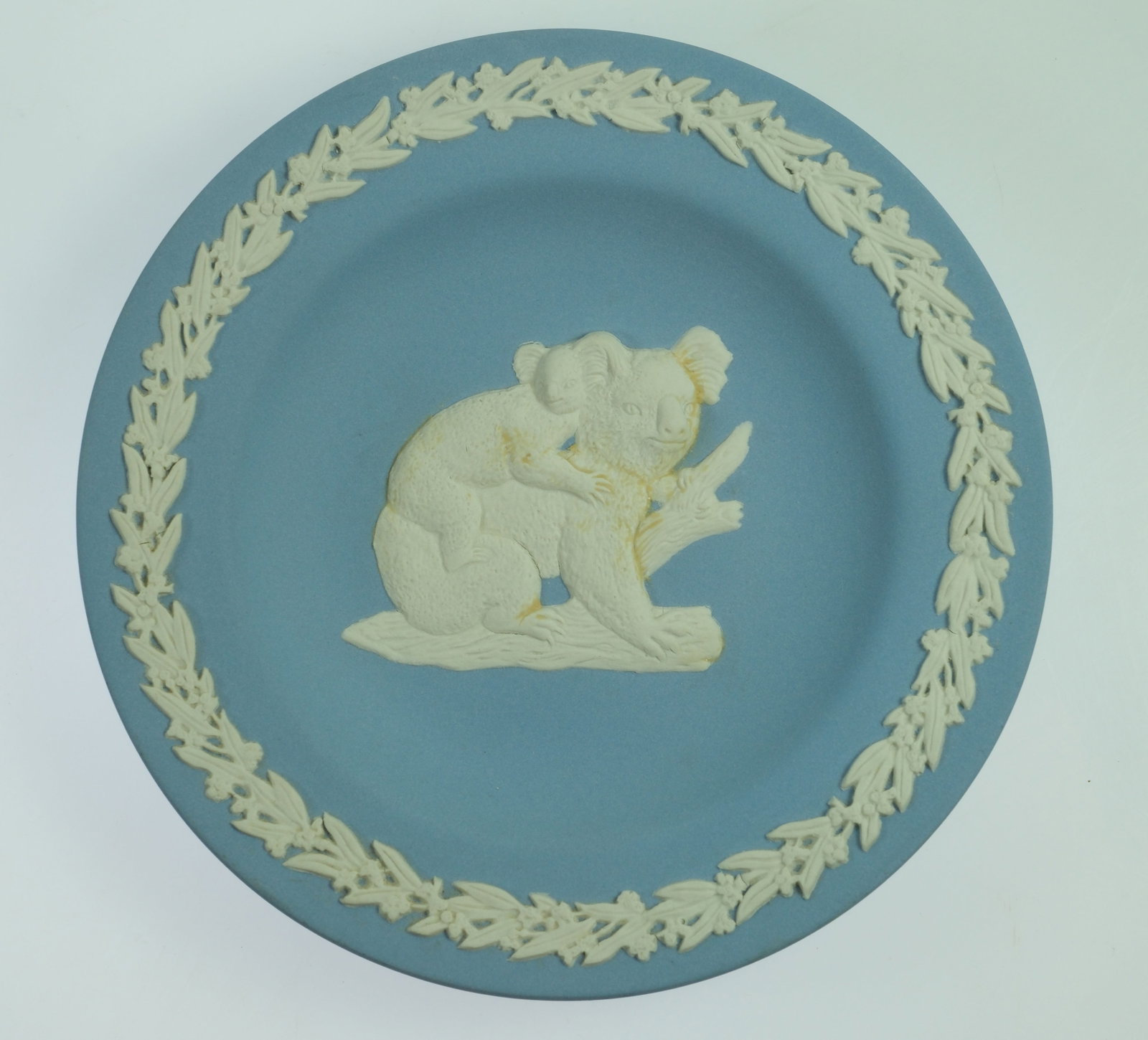 Wedgewood 'James Cook, Koalas & Frill-Necked Lizard' Plates (3 items) - 2
