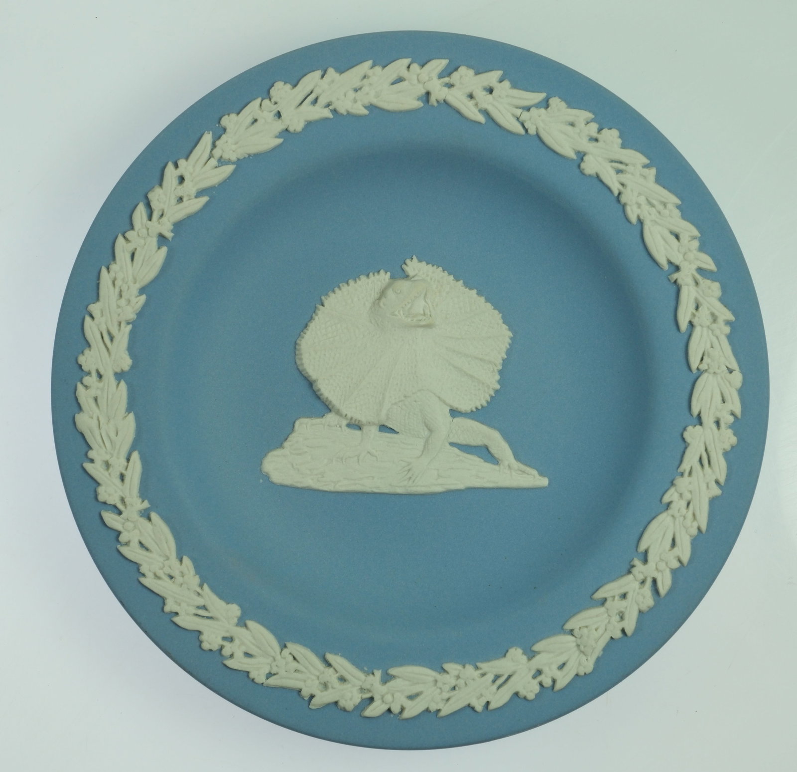 Wedgewood 'James Cook, Koalas & Frill-Necked Lizard' Plates (3 items) - 4