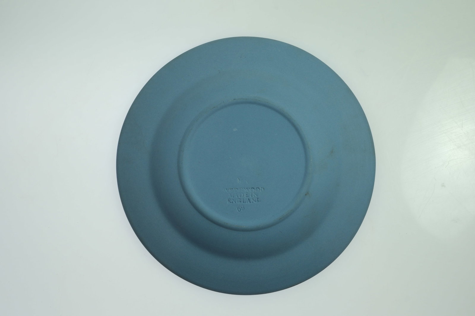 Wedgewood 'James Cook, Koalas & Frill-Necked Lizard' Plates (3 items) - 7
