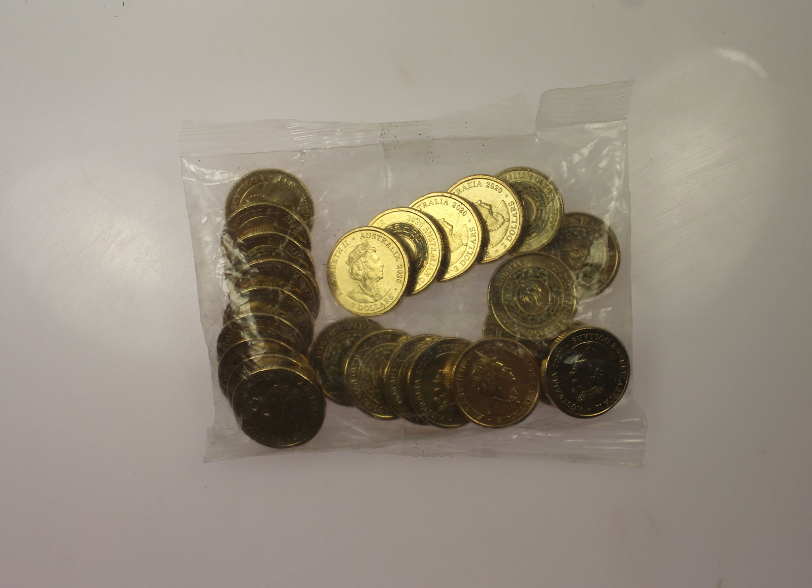 Australia 2020 'Tokyo Olympic Team - Striving' Yellow Coloured Al-Br $2, Uncirculated (25 coins) - 2