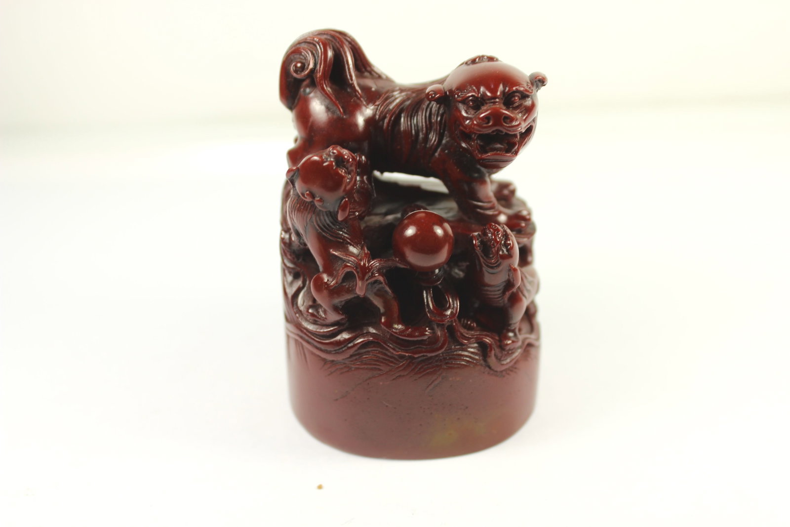 Chinese Seal featuring Foo Dogs in original Box - 6