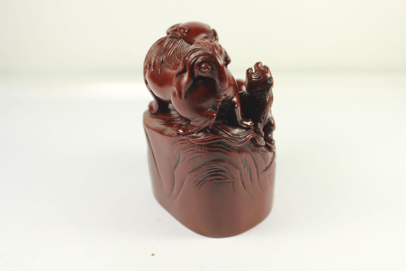 Chinese Seal featuring Foo Dogs in original Box - 7