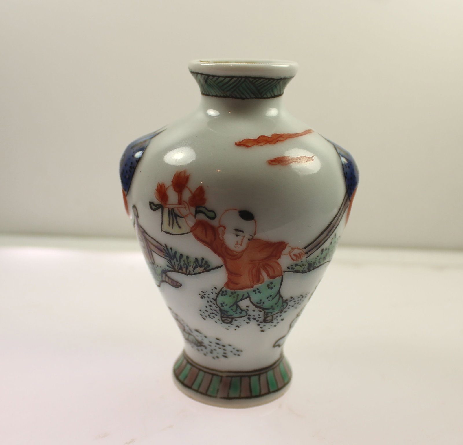 Vintage Hand-painted Chinese Porcelain Vase - 2