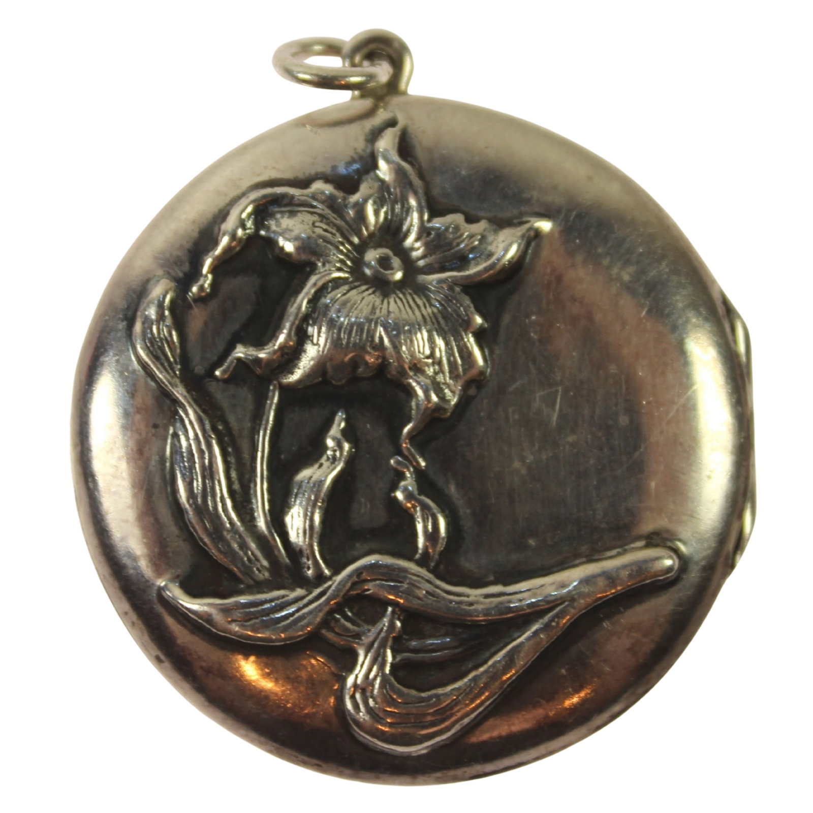 Art Nouveau-style Locket in Sterling (925) Silver: . Size Diameter 3.5cms : Weight 12.60gms Medium Necklaces & Pendants