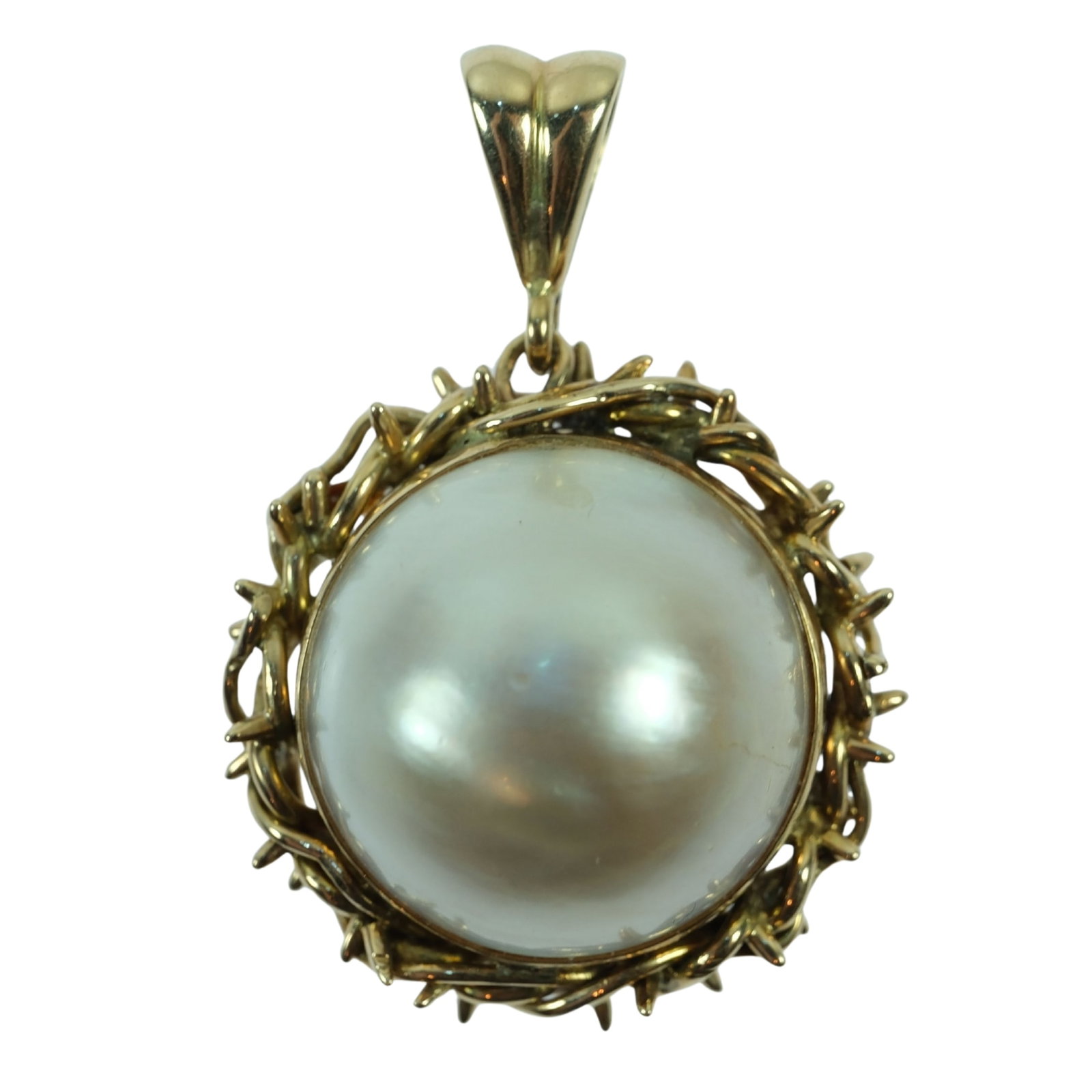 Mabe Pearl Pendant in 10ct Yellow Gold: . Size Hangs 4cm : Weight 10.225grams