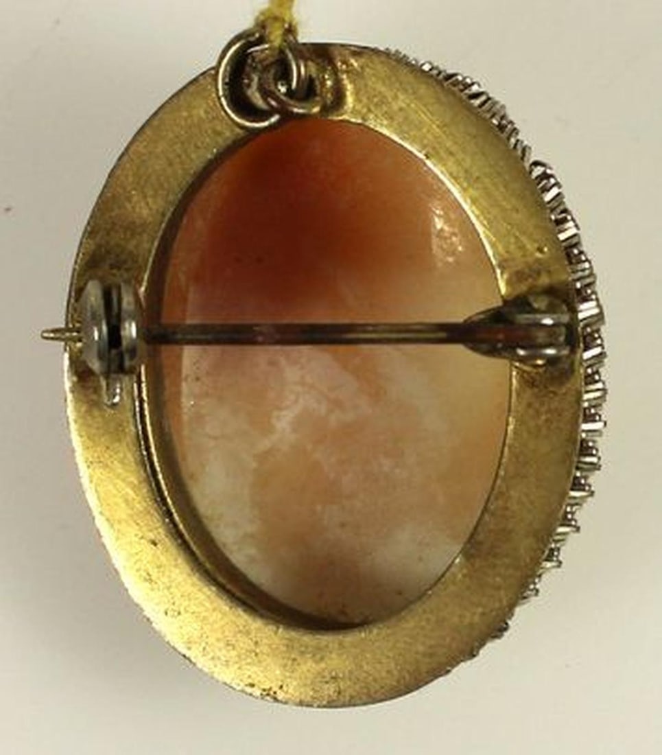 Vintage Shell Cameo Pendant / Brooch in Base Metal - 2