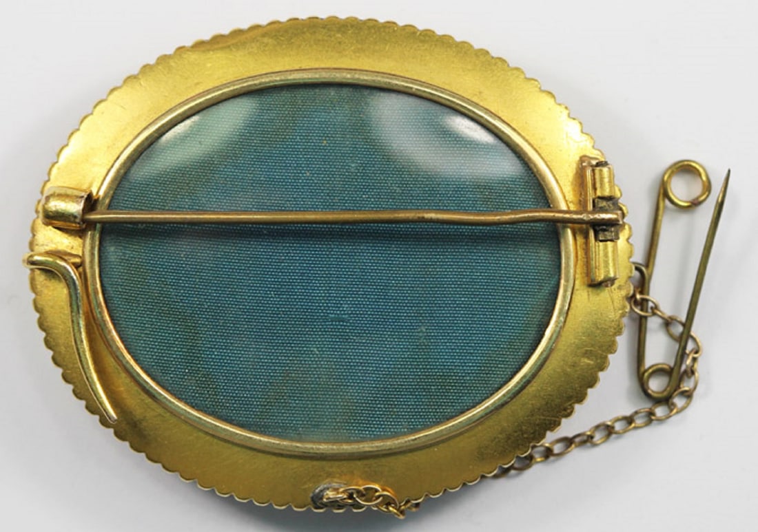 Immaculate Georgian-era Pietra Dura Mourning Brooch in 18ct Yellow Gold - 2
