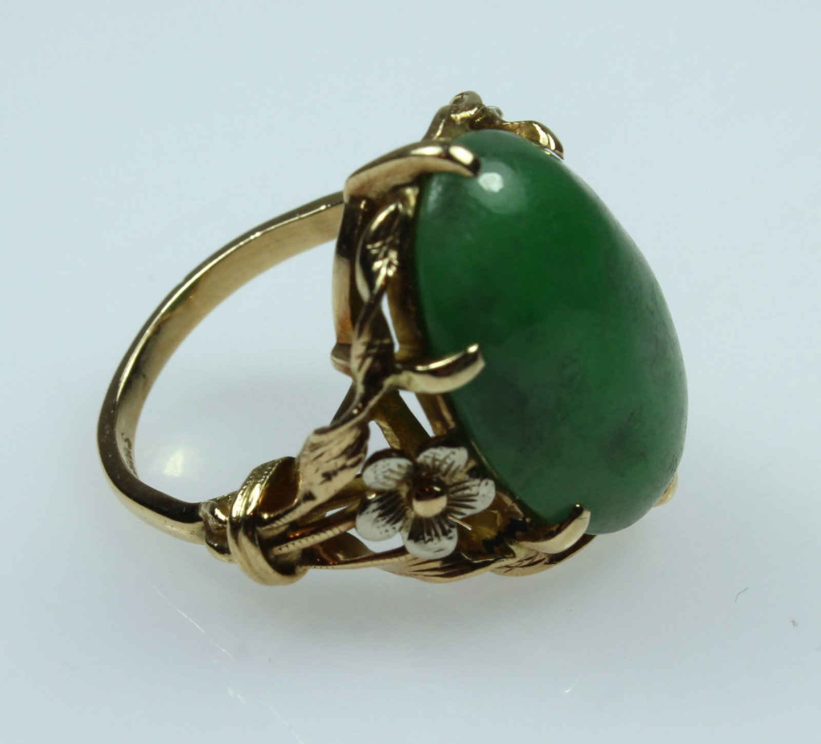 Nephrite Jade Ring in 10ct Yellow Gold - 2