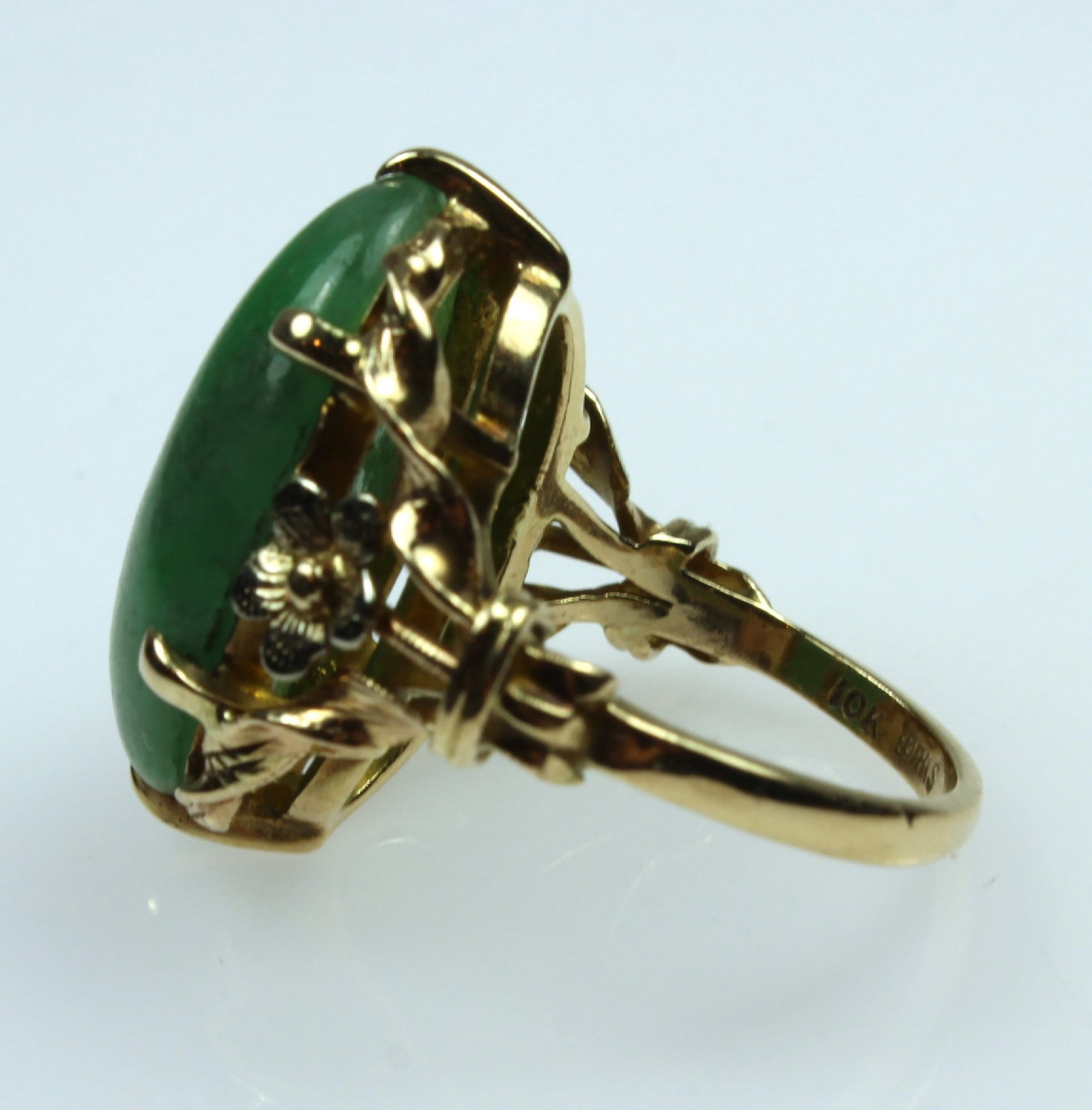 Nephrite Jade Ring in 10ct Yellow Gold - 4