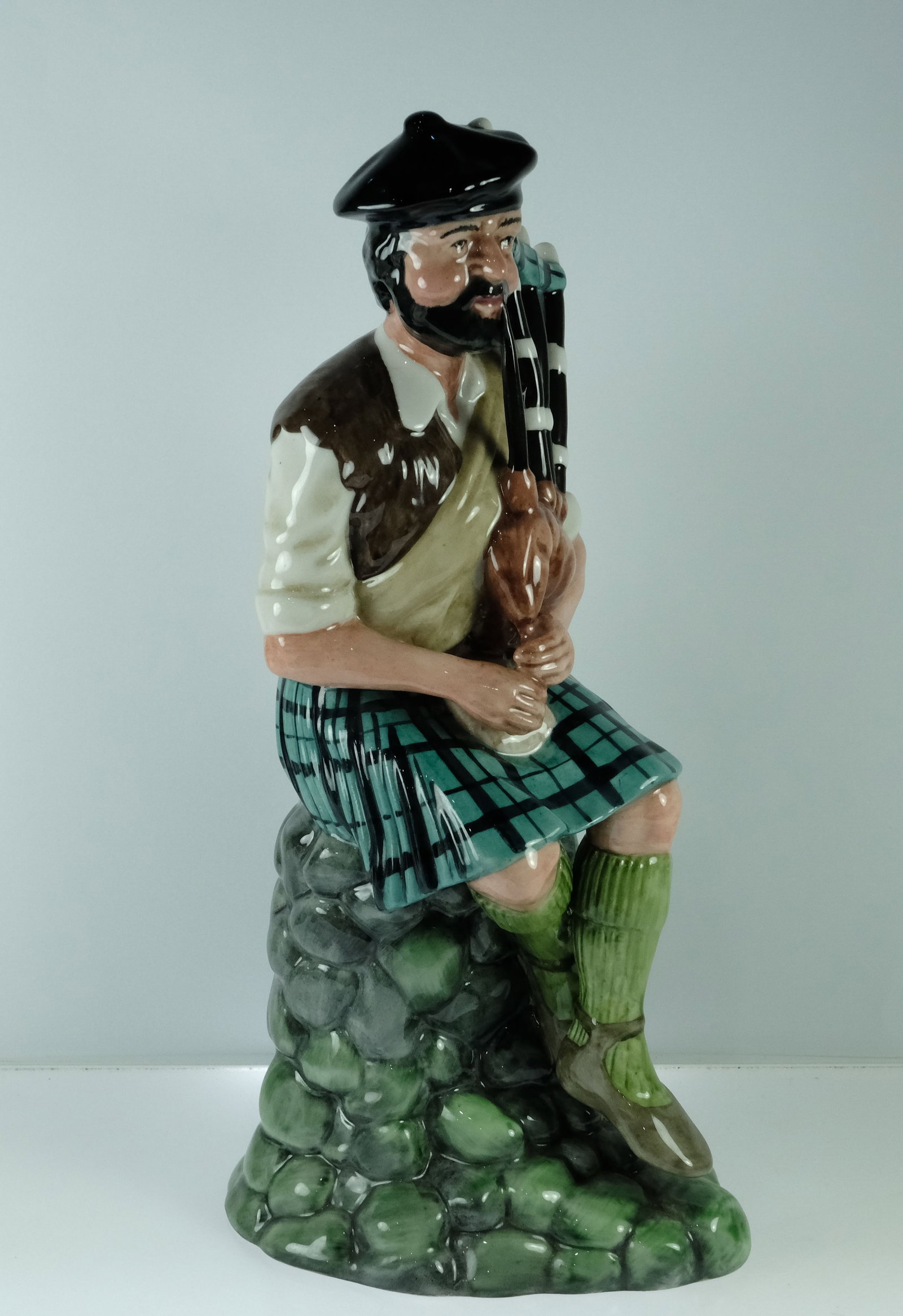 Royal Doulton Porcelain Figurine of 'The Piper' - 2