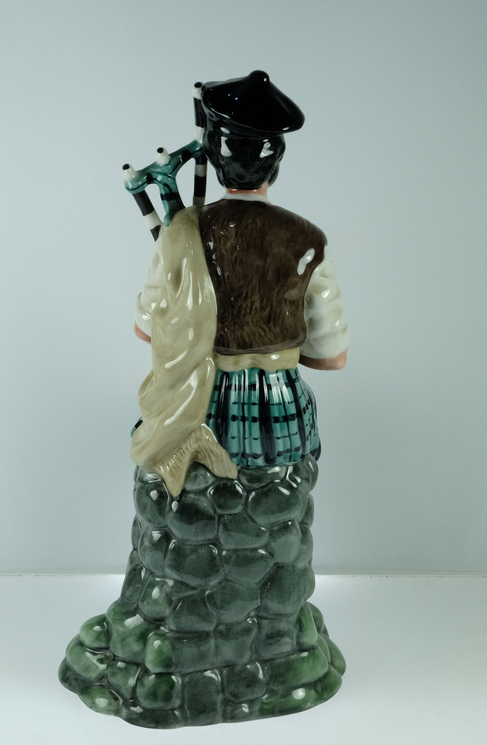 Royal Doulton Porcelain Figurine of 'The Piper' - 3