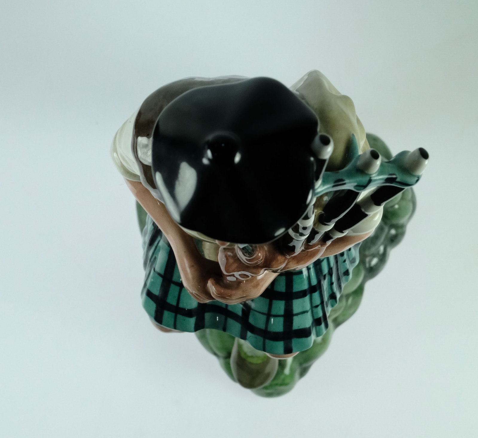 Royal Doulton Porcelain Figurine of 'The Piper' - 5