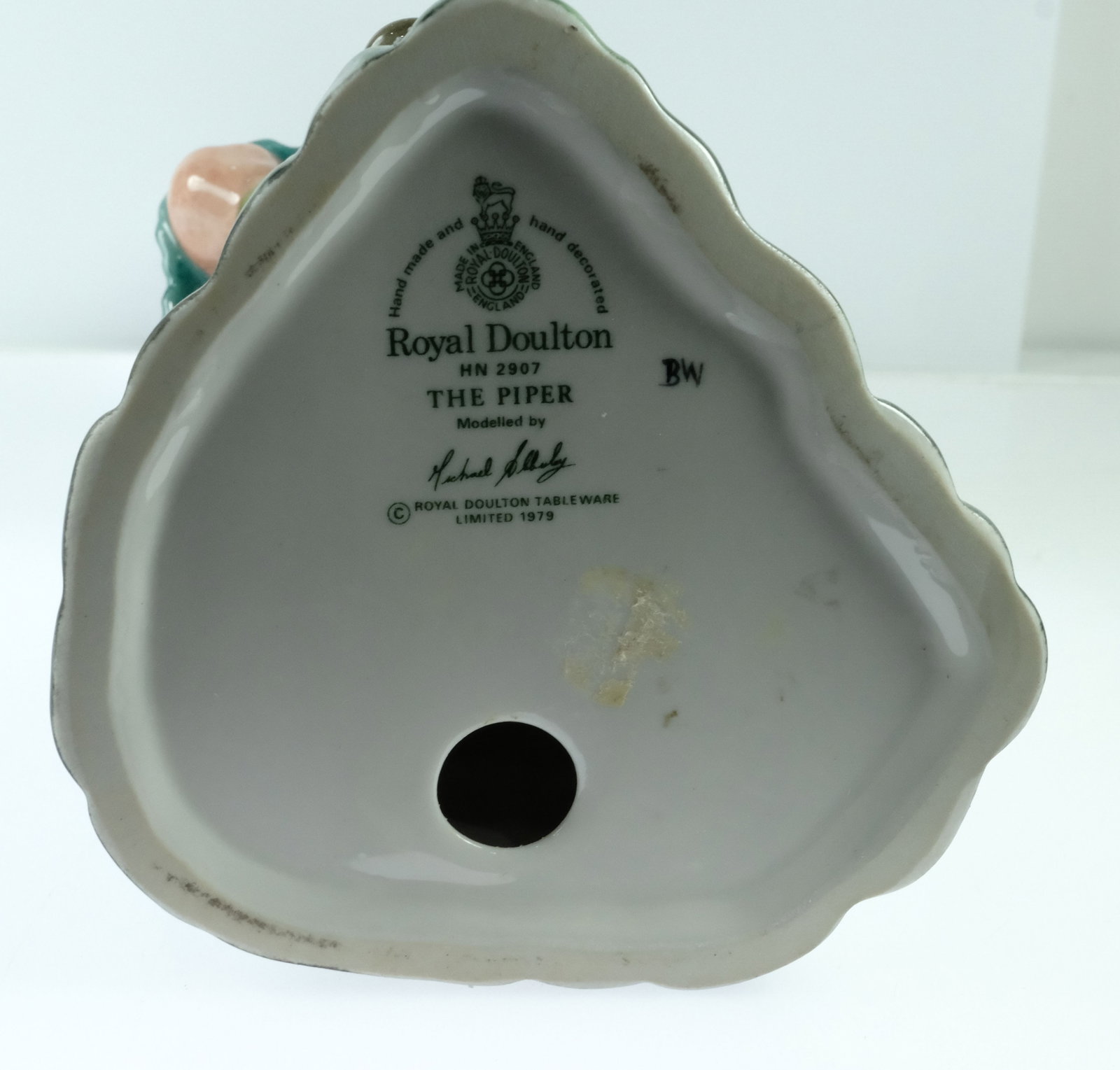 Royal Doulton Porcelain Figurine of 'The Piper' - 6