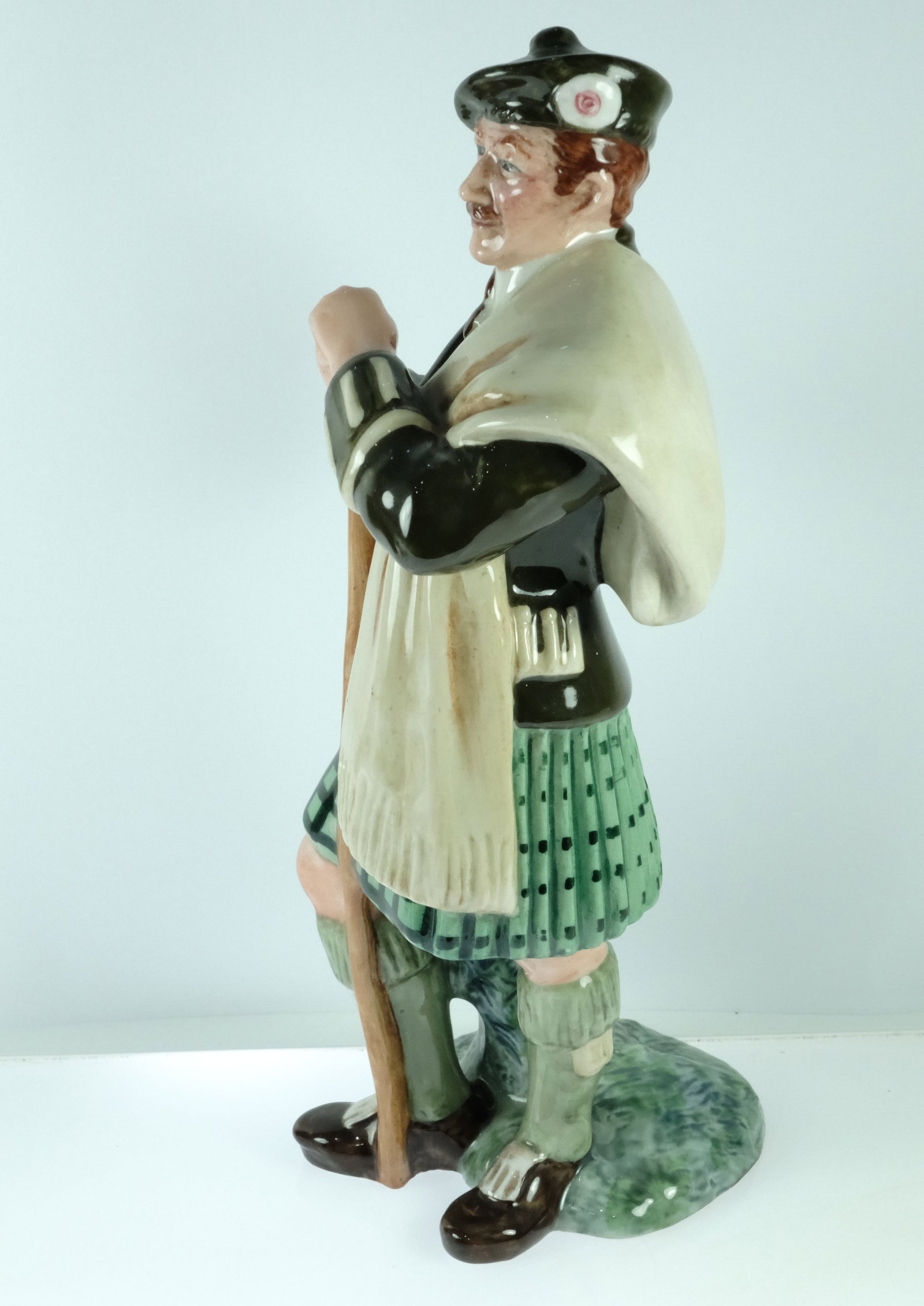 Royal Doulton Porcelain Figurine of a Scottish Laird - 2