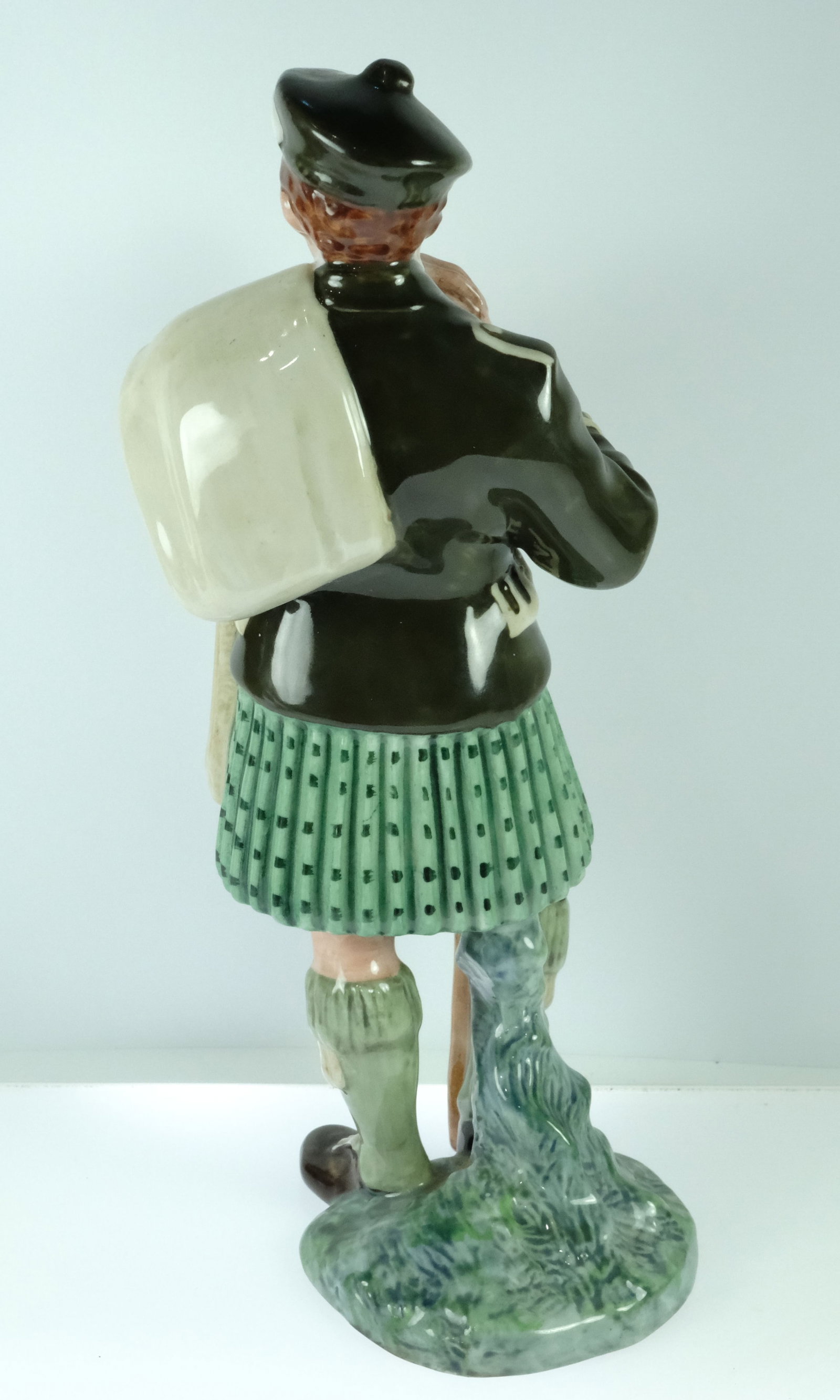 Royal Doulton Porcelain Figurine of a Scottish Laird - 3