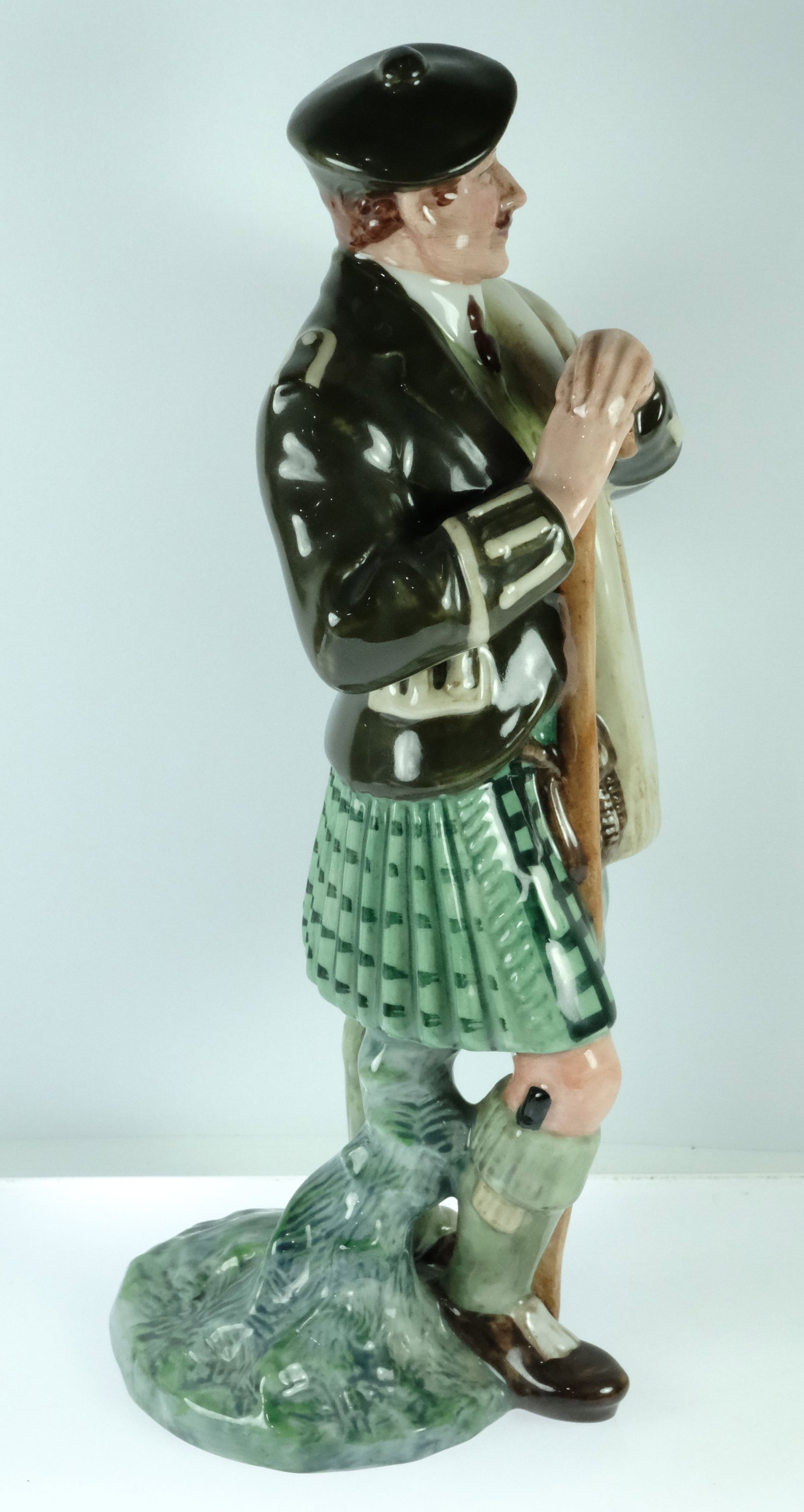 Royal Doulton Porcelain Figurine of a Scottish Laird - 4