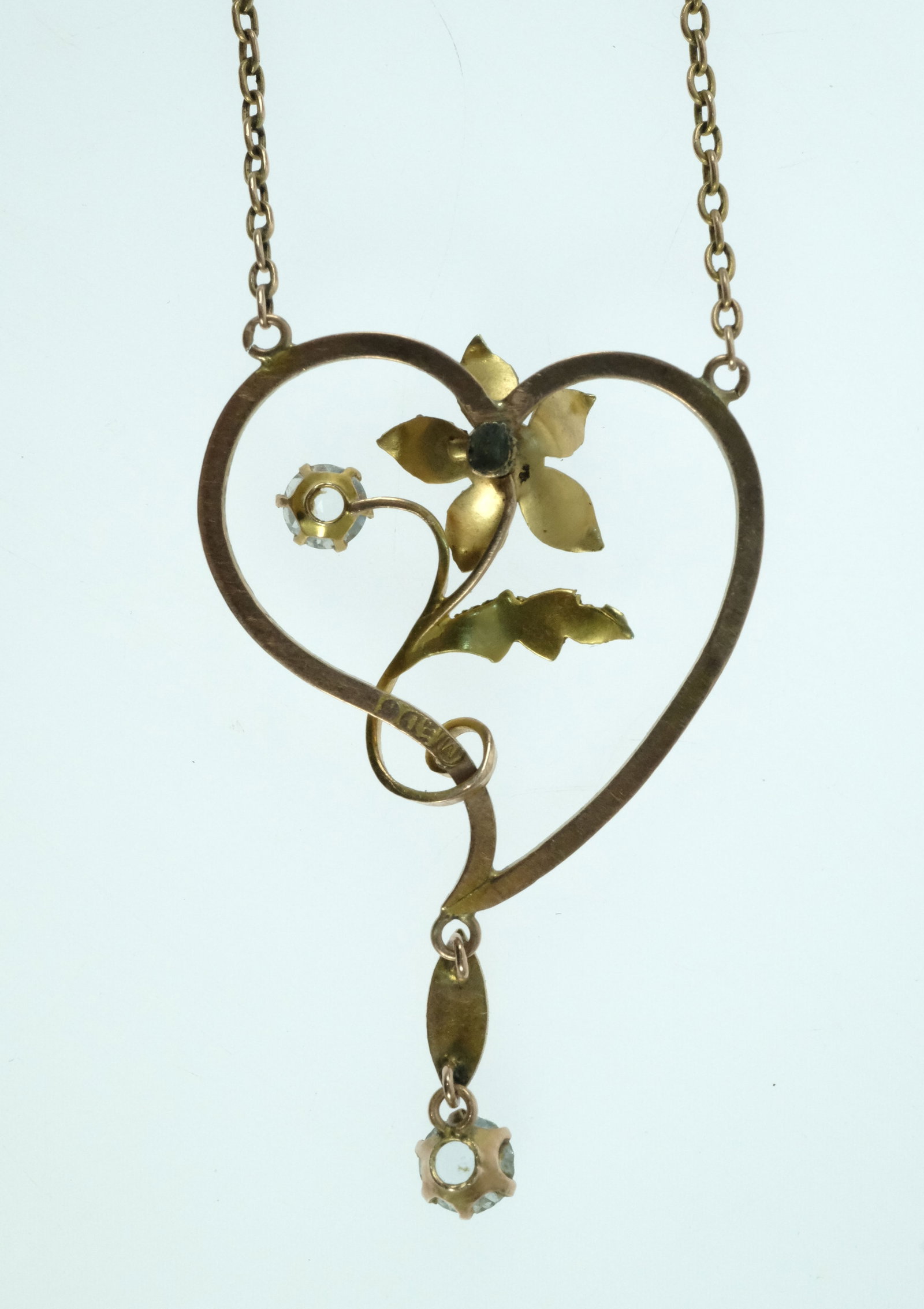 Edwardian Floral Pendant in 9ct yellow Gold on attached Chain - 3