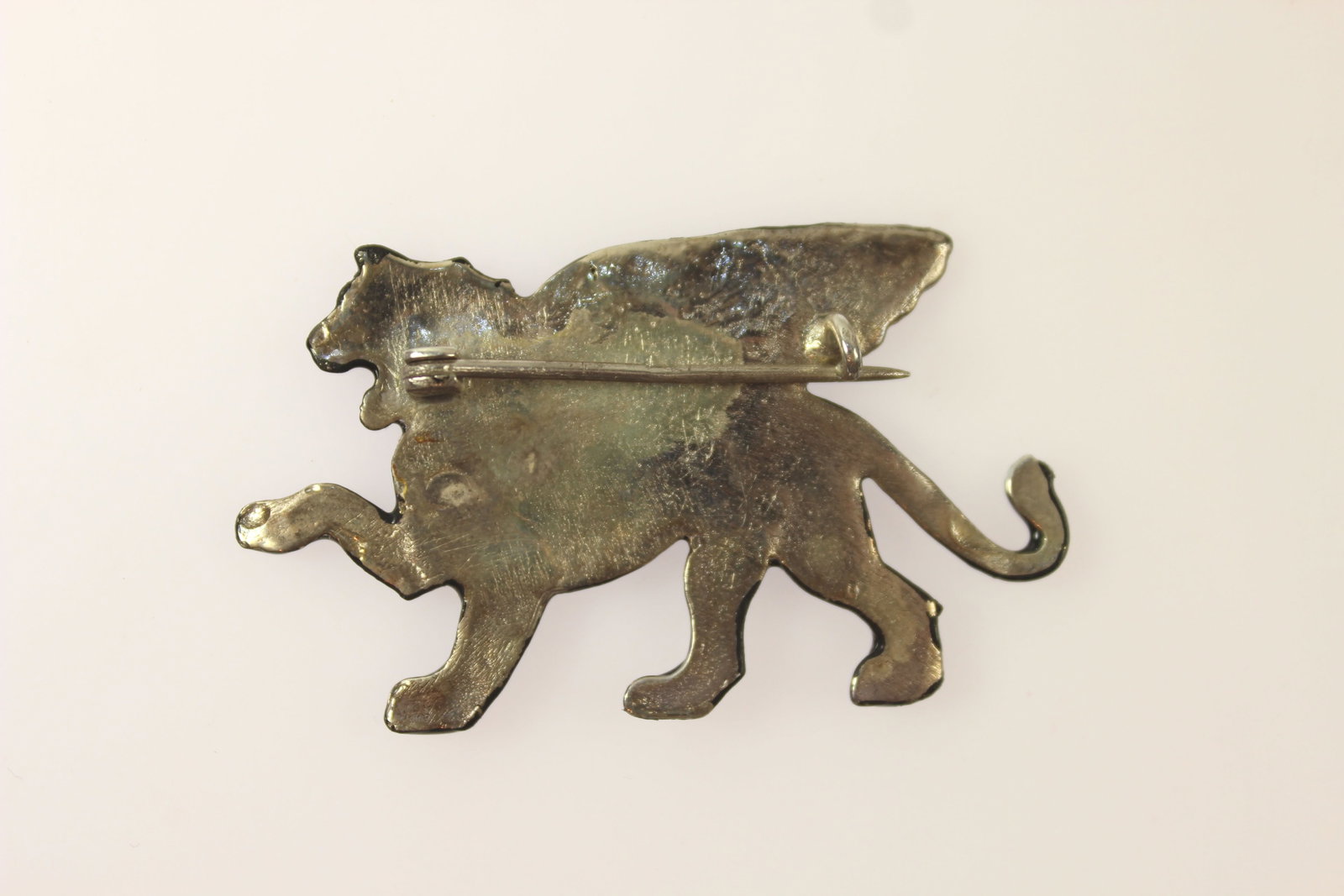 Black enamelled Winged Lion Brooch in Sterling (925) Silver - 2