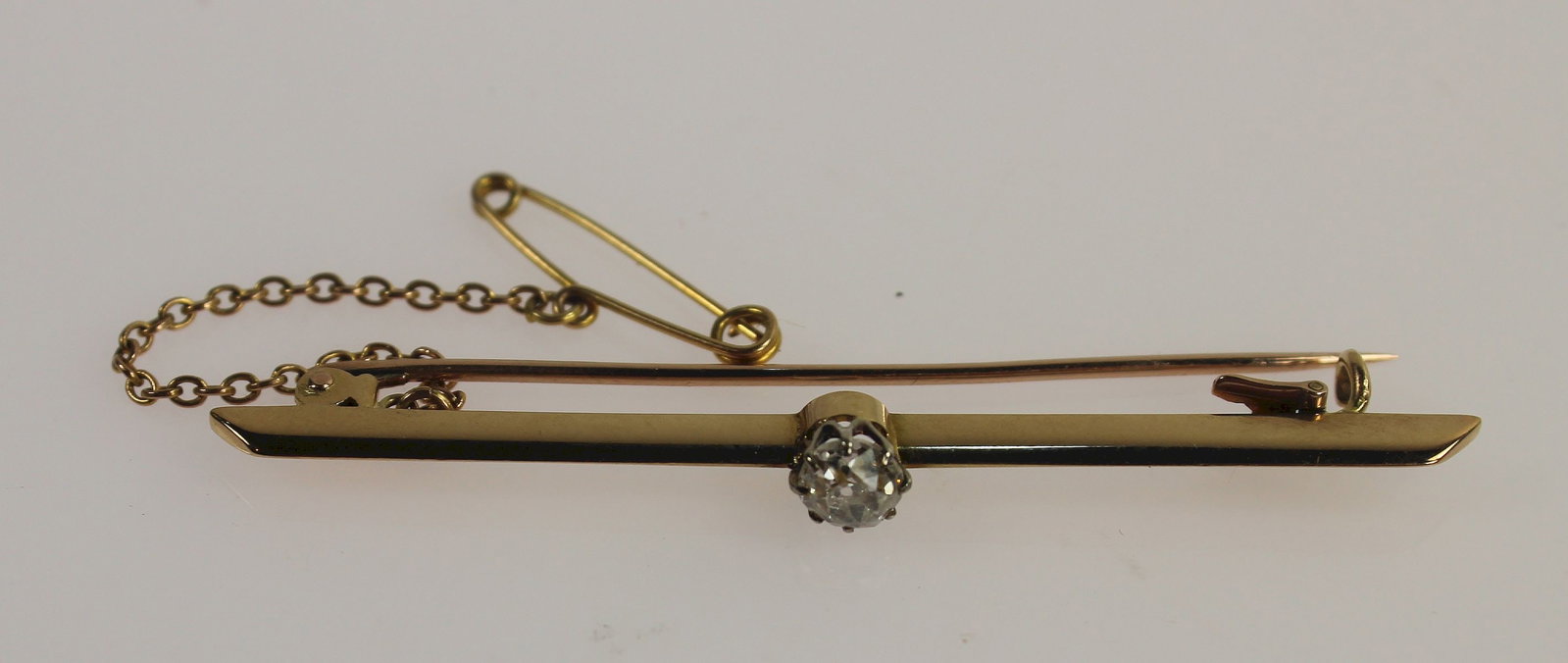 Old-cut Diamond Bar Brooch in 15ct Yellow Gold with Safety Chain - 2