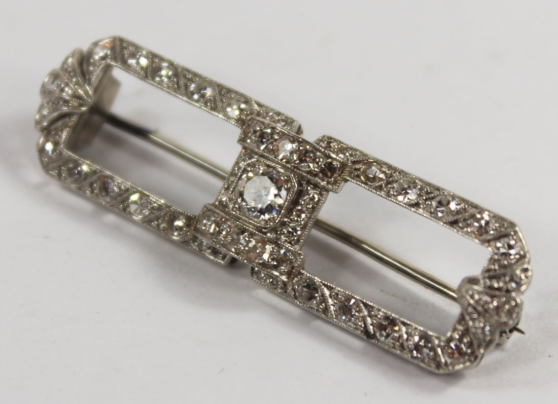 Classic Art Deco Diamond & Platinum Brooch - 2