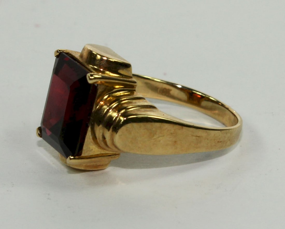 Modern design Garnet Ring in 9ct Yellow Gold - 2
