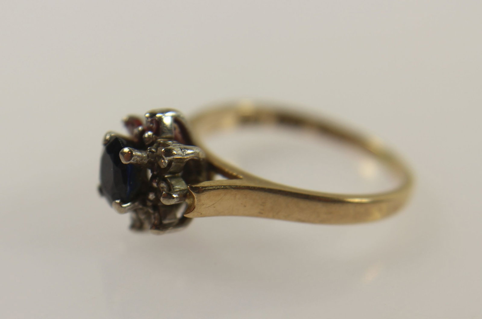 Blue Sapphire & Diamond Ring in 14ct Yellow Gold - 2