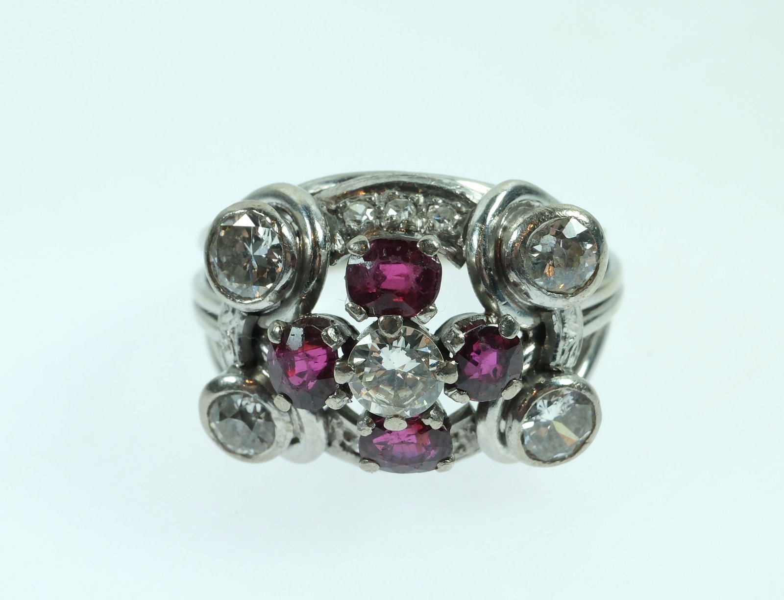 Impressive Vintage Diamond & Ruby Ring in 18ct White Gold - 2